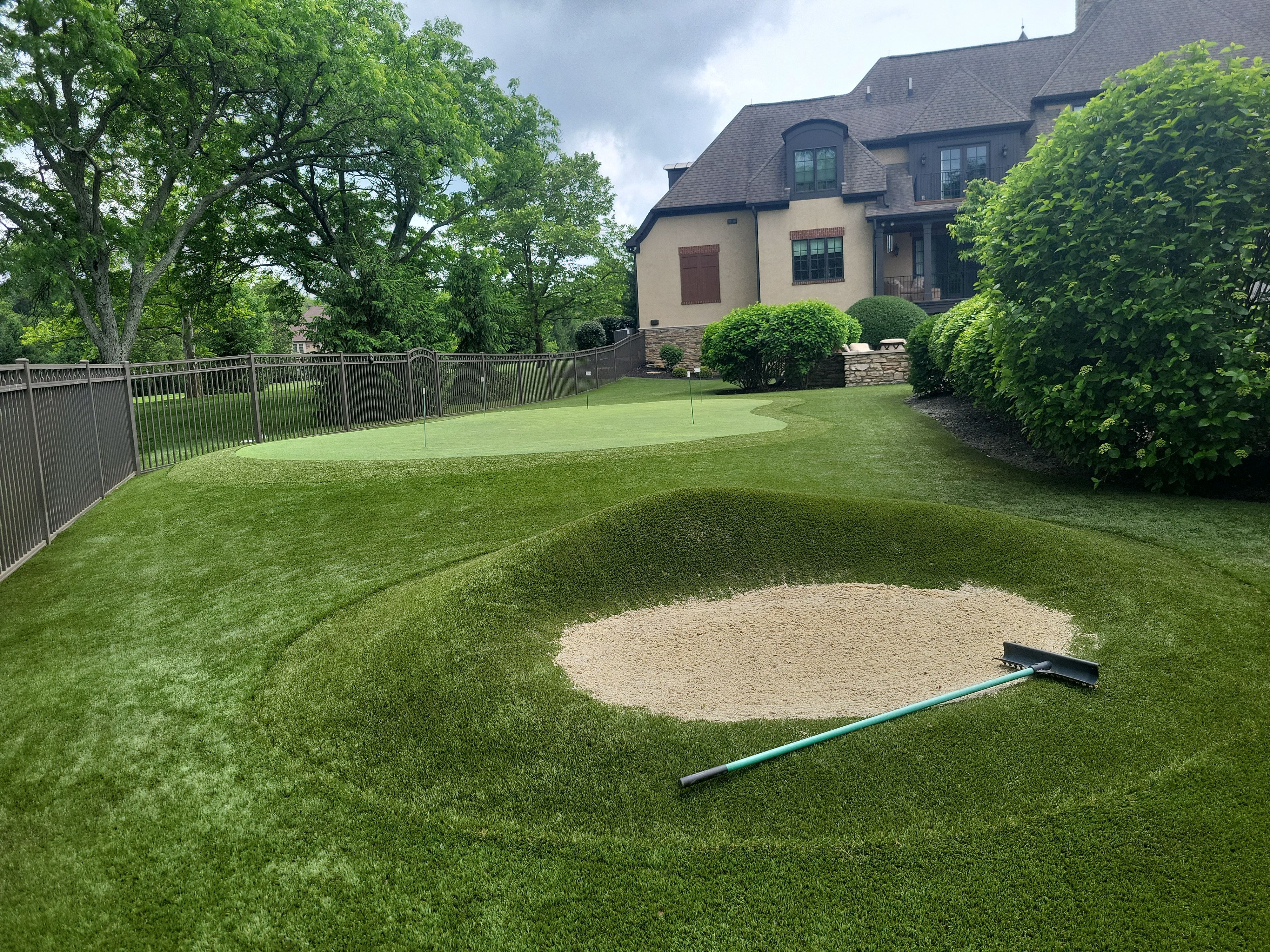 Custom Backyard Putting Green and Synthetic Turf Lawn in Delaware by Southwest Greens Midwest
