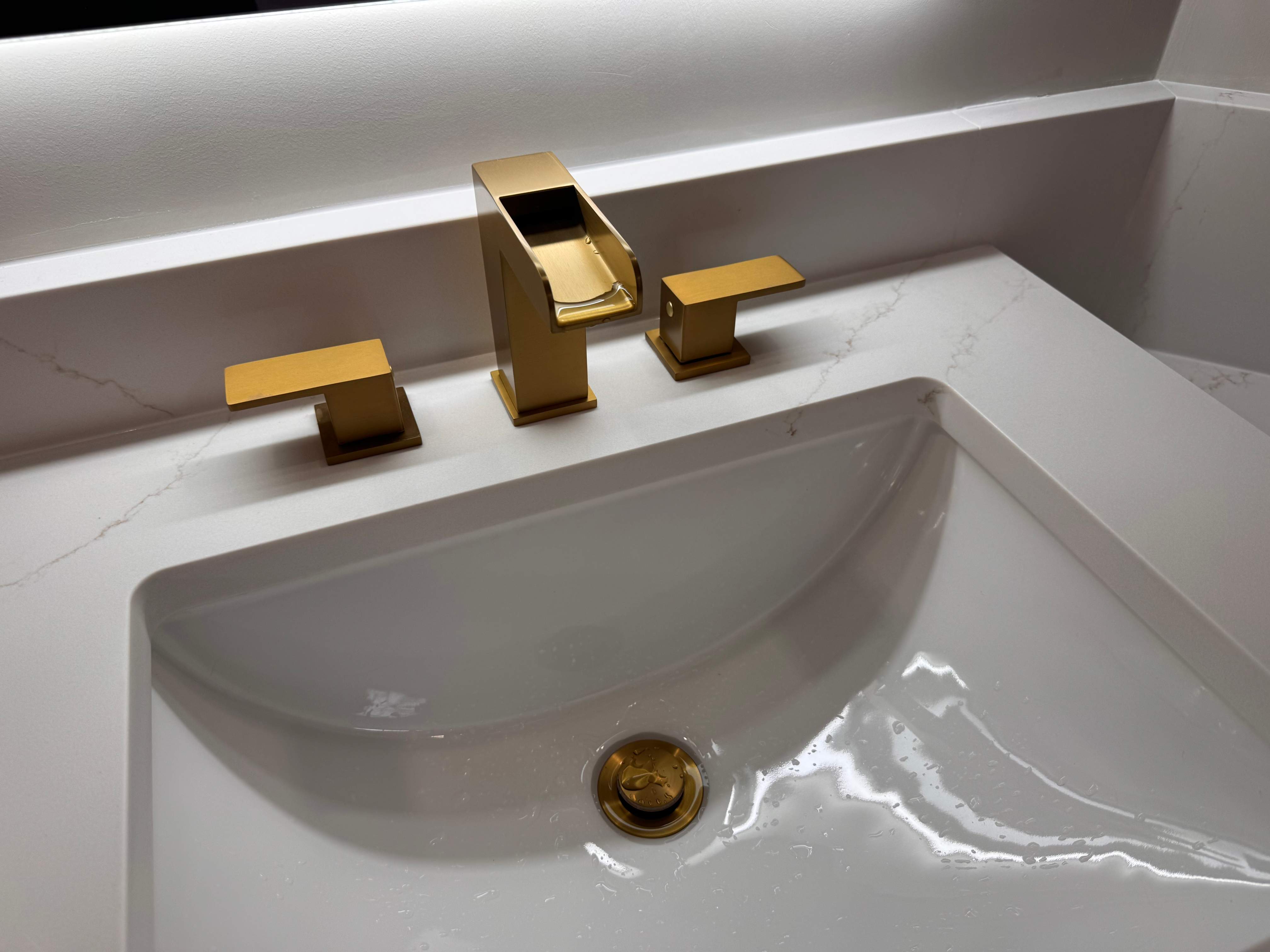 Master bathroom renovation by Prudencio