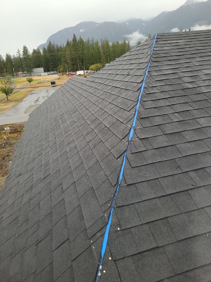 Residential Roofing Installation using OC Oakridge shingles by Top Notch Roofing Inc