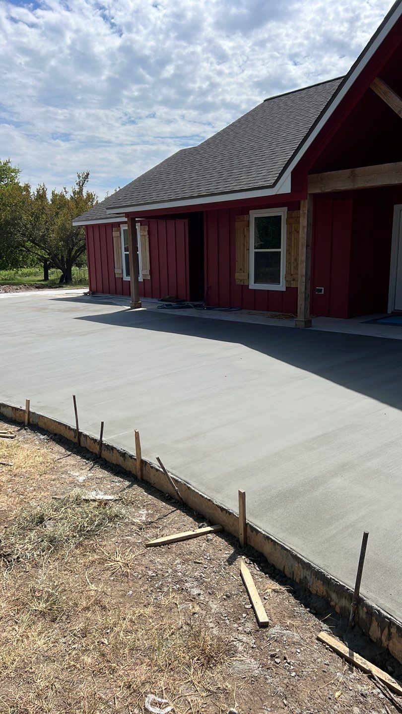 1000' Drive and Patio using Concrete by Clays Services Inc
