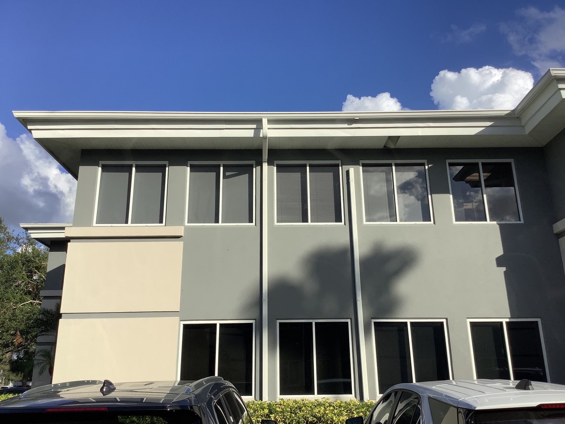 White Soffit and Fascia Replacement in Sarasota FL by Gutter Professors