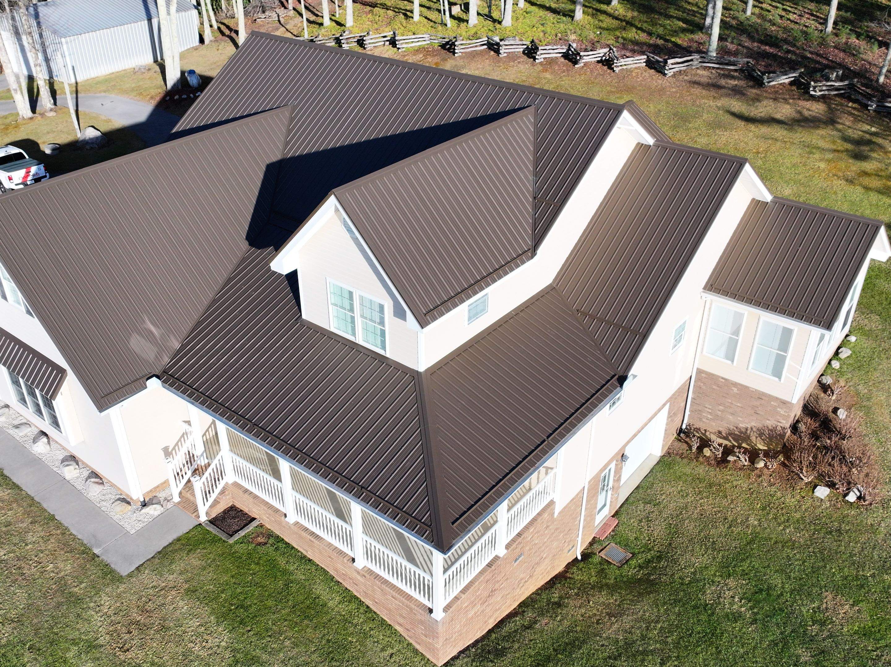 Sludder Residence  by Omnia Roofing