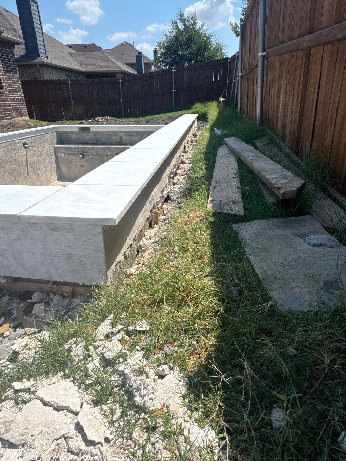 Geometric Pool with Level Spa by Pinnacle Pools and Spas - DFW