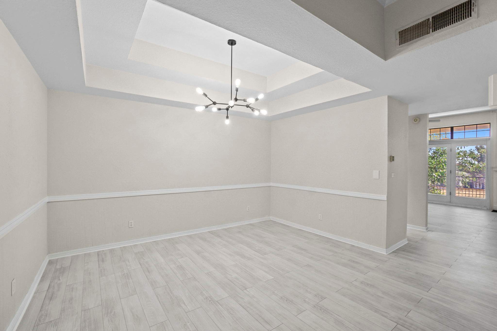 Luxury condo remodel by the golf course by Castro Brothers Solutions