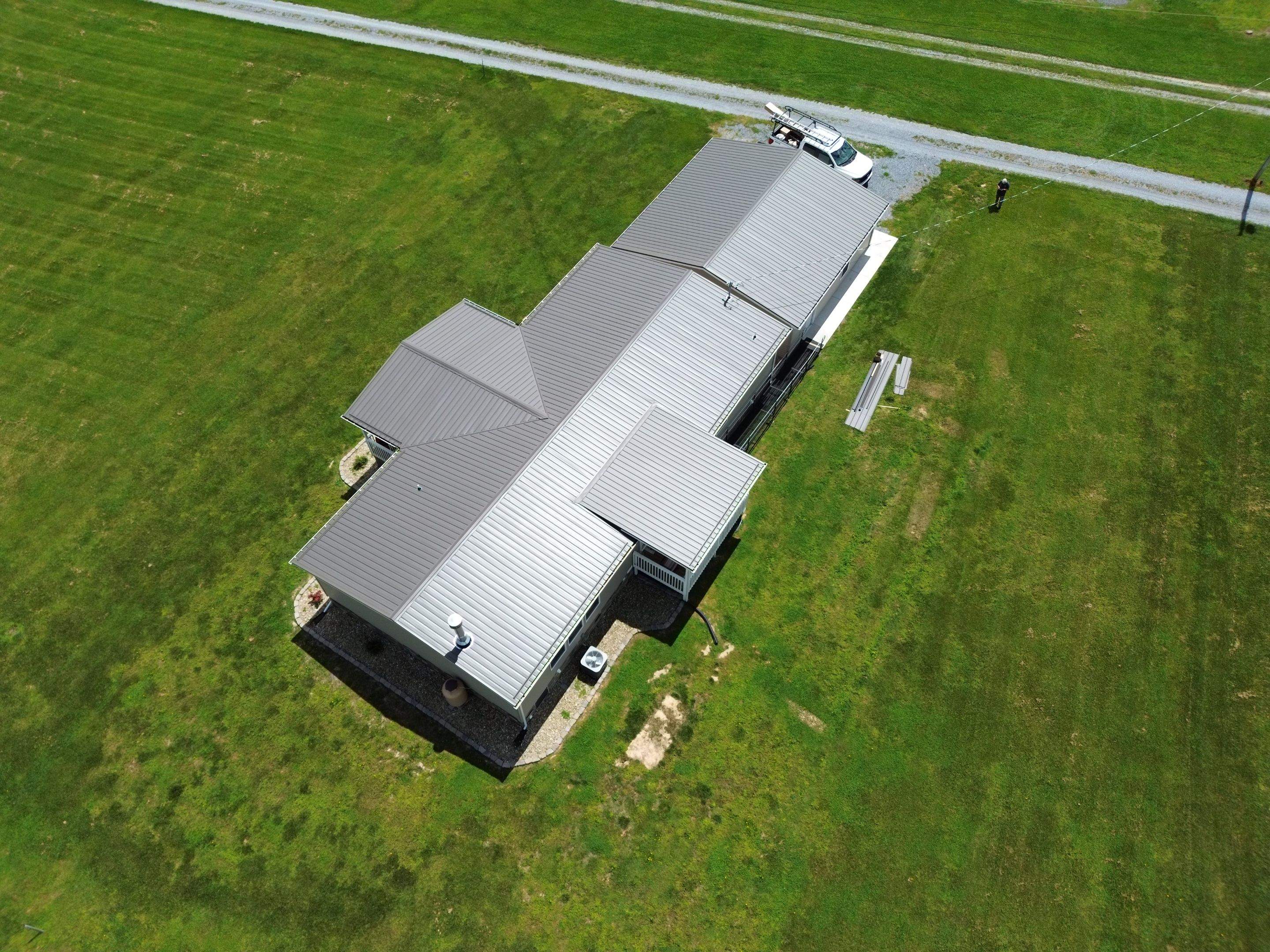 Miller Residence by Omnia Roofing