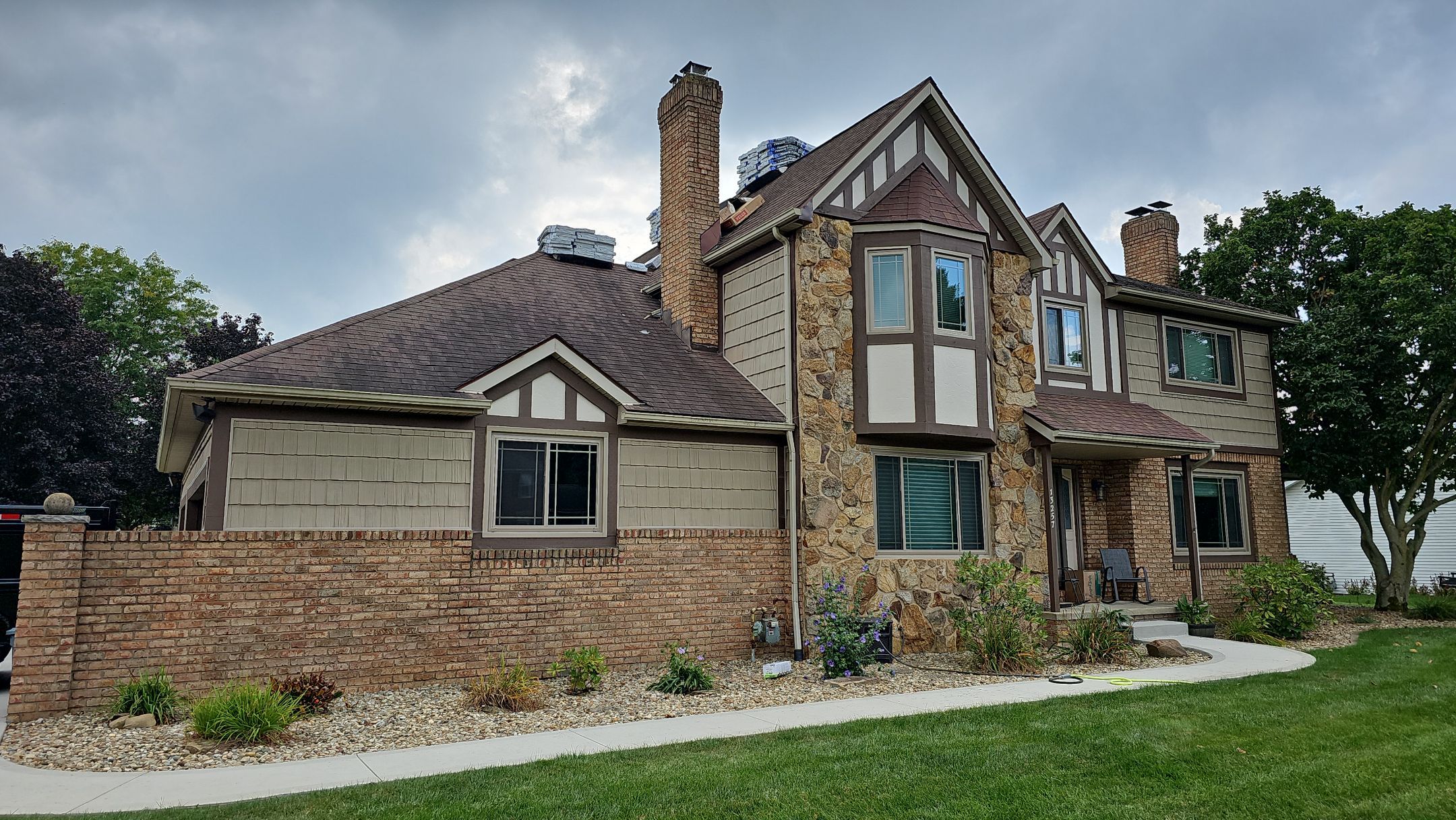 ATLAS PINNACLE COLOR: MAJESTIC SHAKE by Eagle Eye Roofing