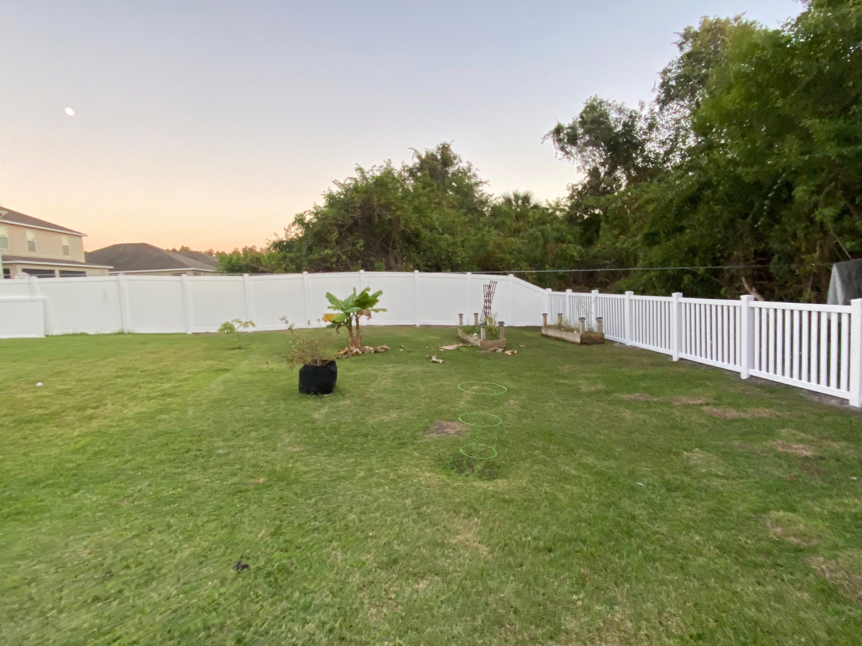 Ruskin, FL 6 ft. Tall White Vinyl Privacy with 4 ft. Picket Fence by Asap fence and gates, LLC
