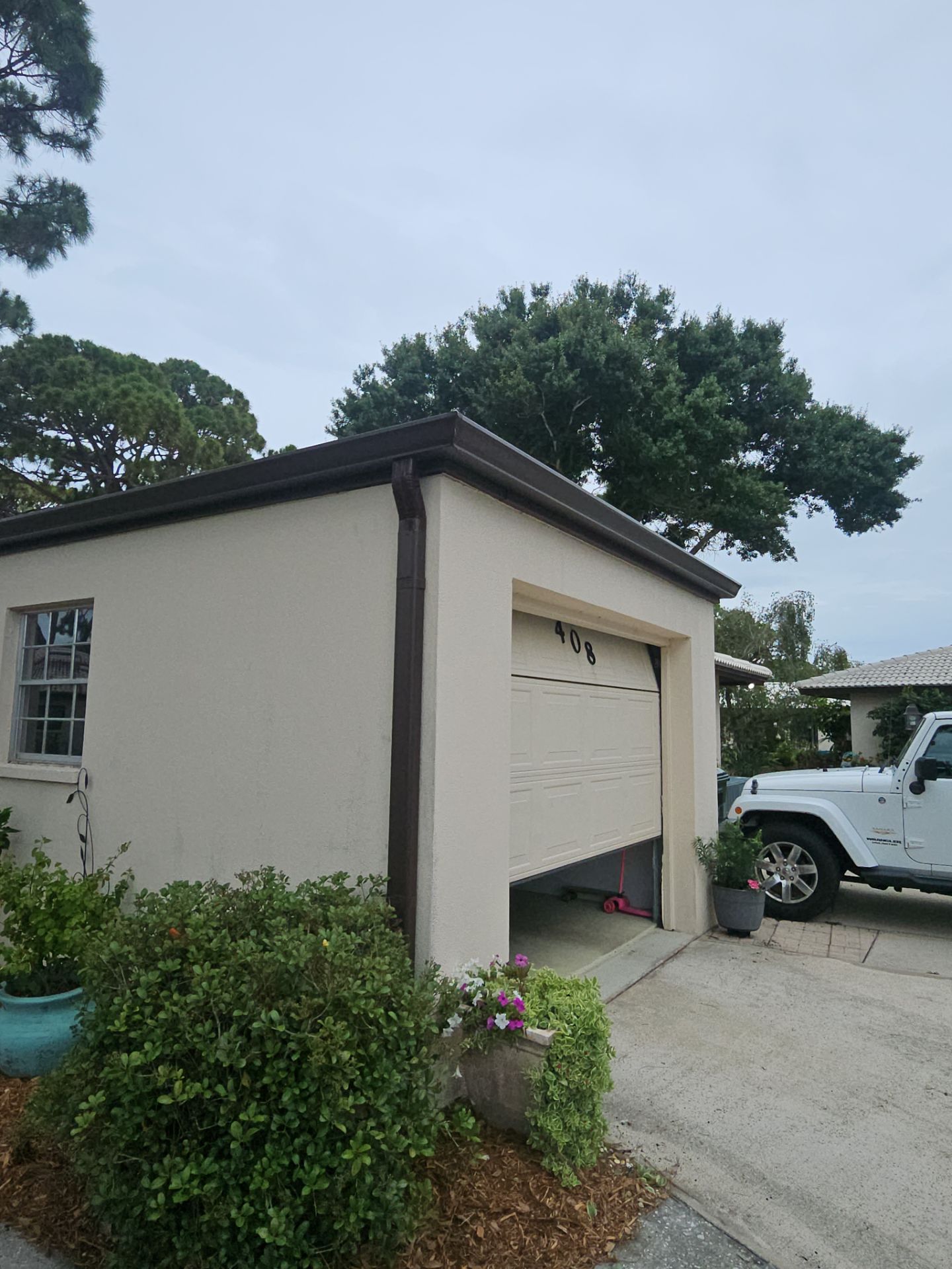 Seamless Aluminum Gutter Installation using Musket Brown Seamless Gutters in Nokomis FL by Gutter Professors