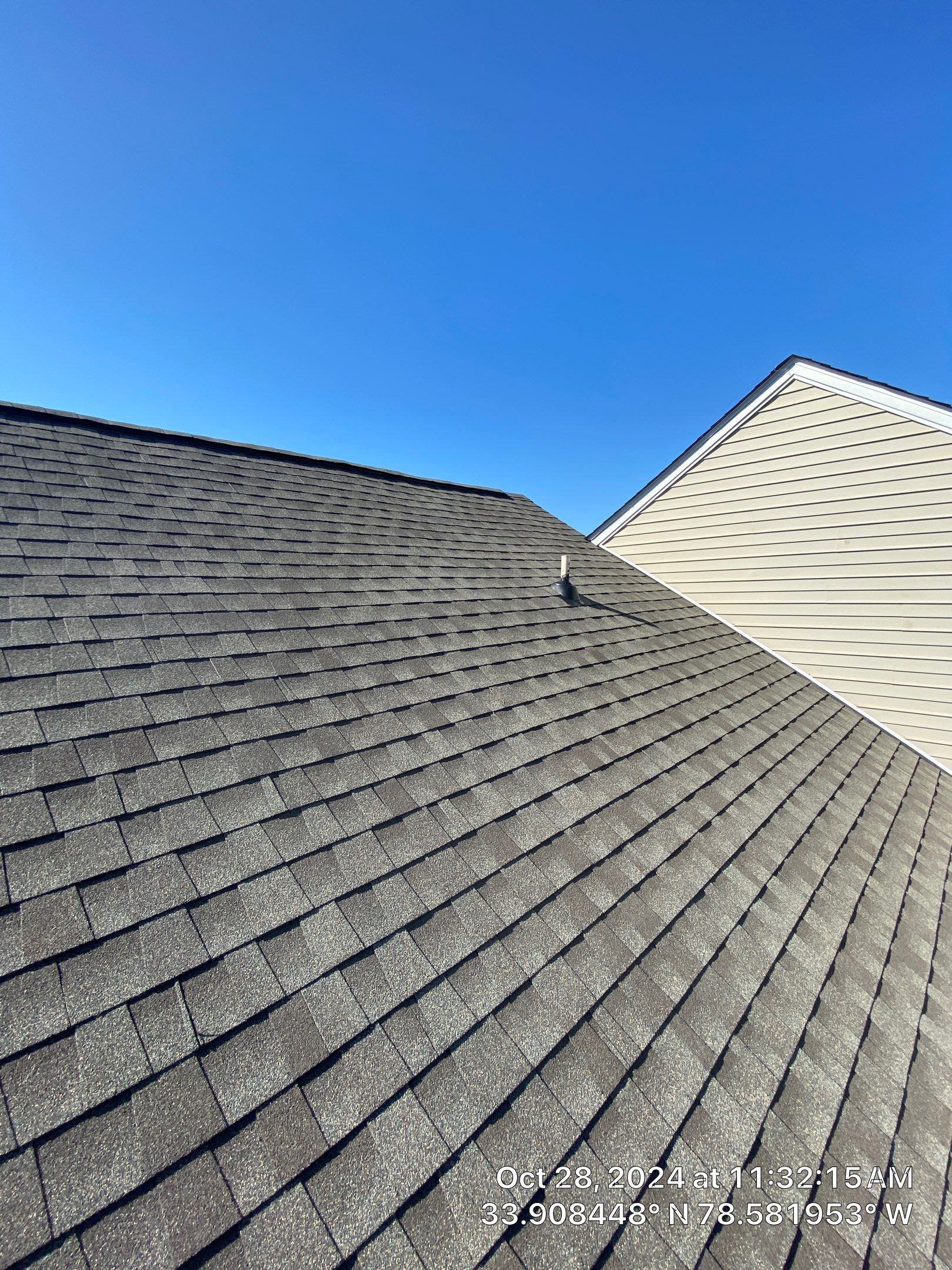 GAF HDZ - Weathered Wood by Linta Roofing Inc