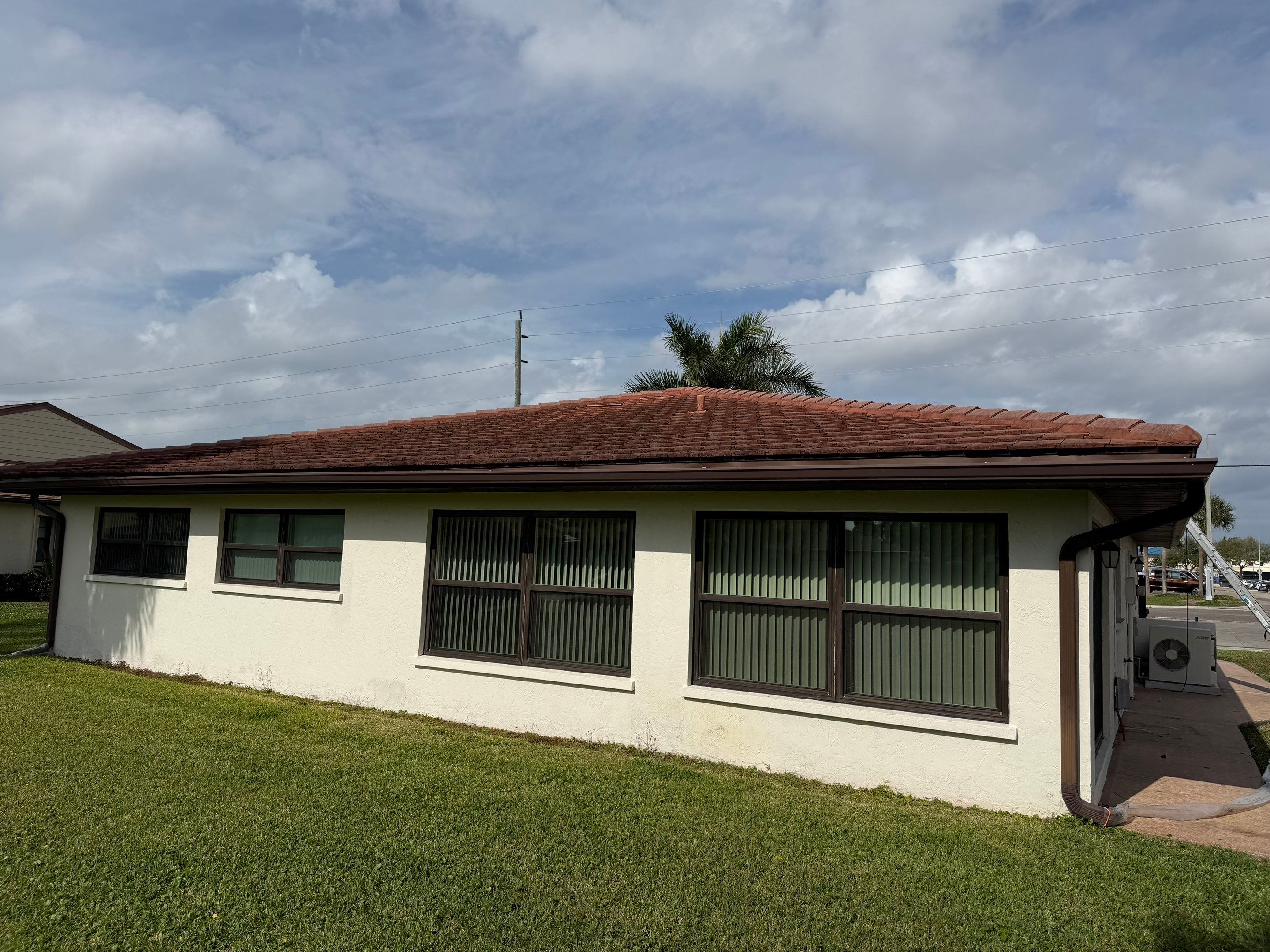 Neighboring Tile Roof Cleanings in Vivienda at Bradenton I – Bradenton, FL by Sunshine AquaWash