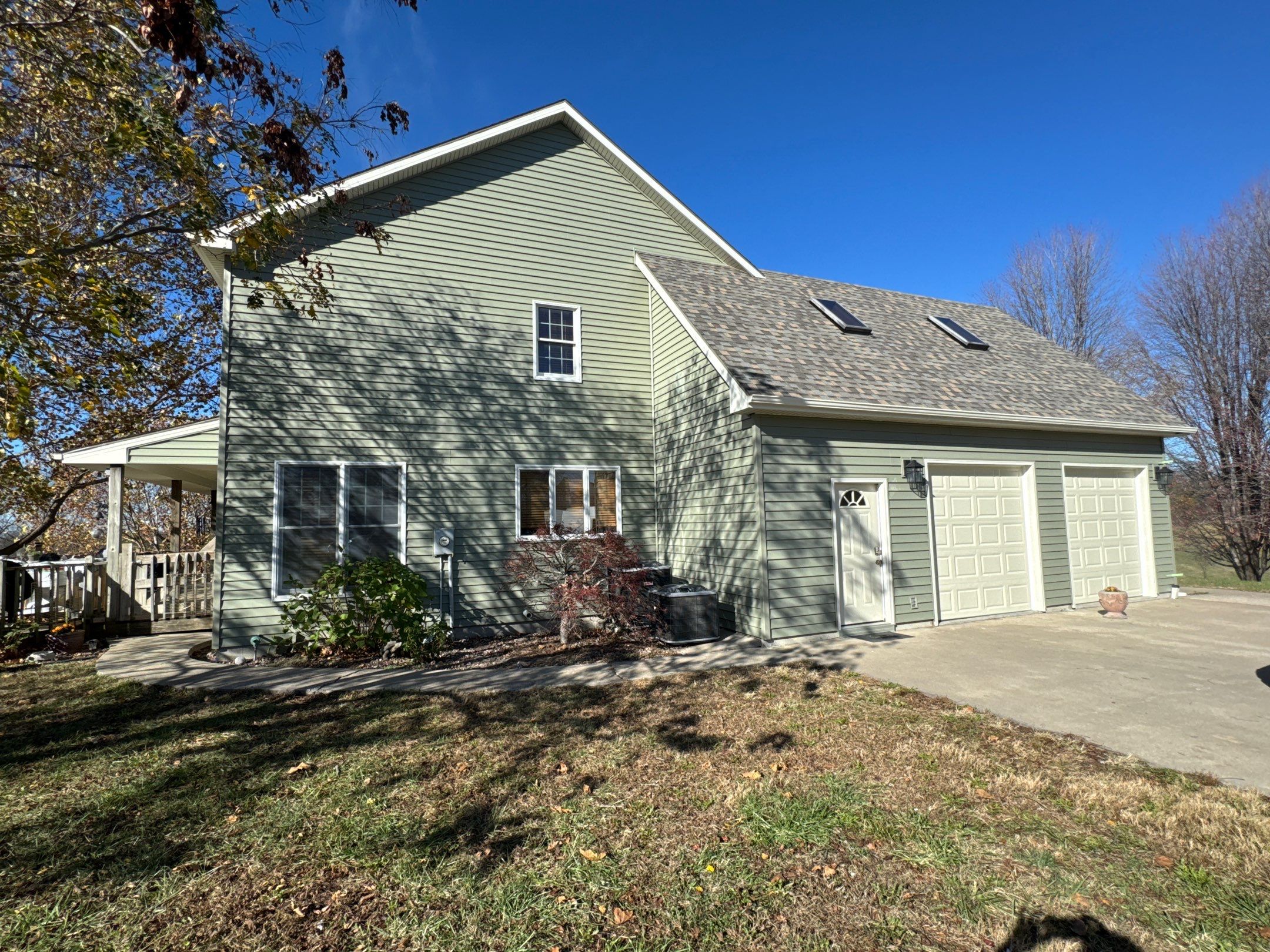 Comprehensive Residential Roof and Siding Replacement in Smithville Missouri by EEC Windows, Siding & Roofing