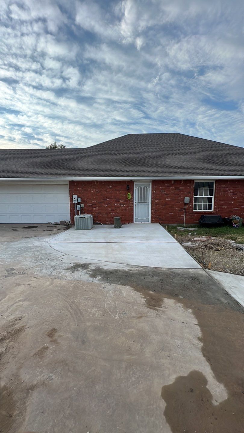 1000' Drive and Patio using Concrete by Clays Services Inc