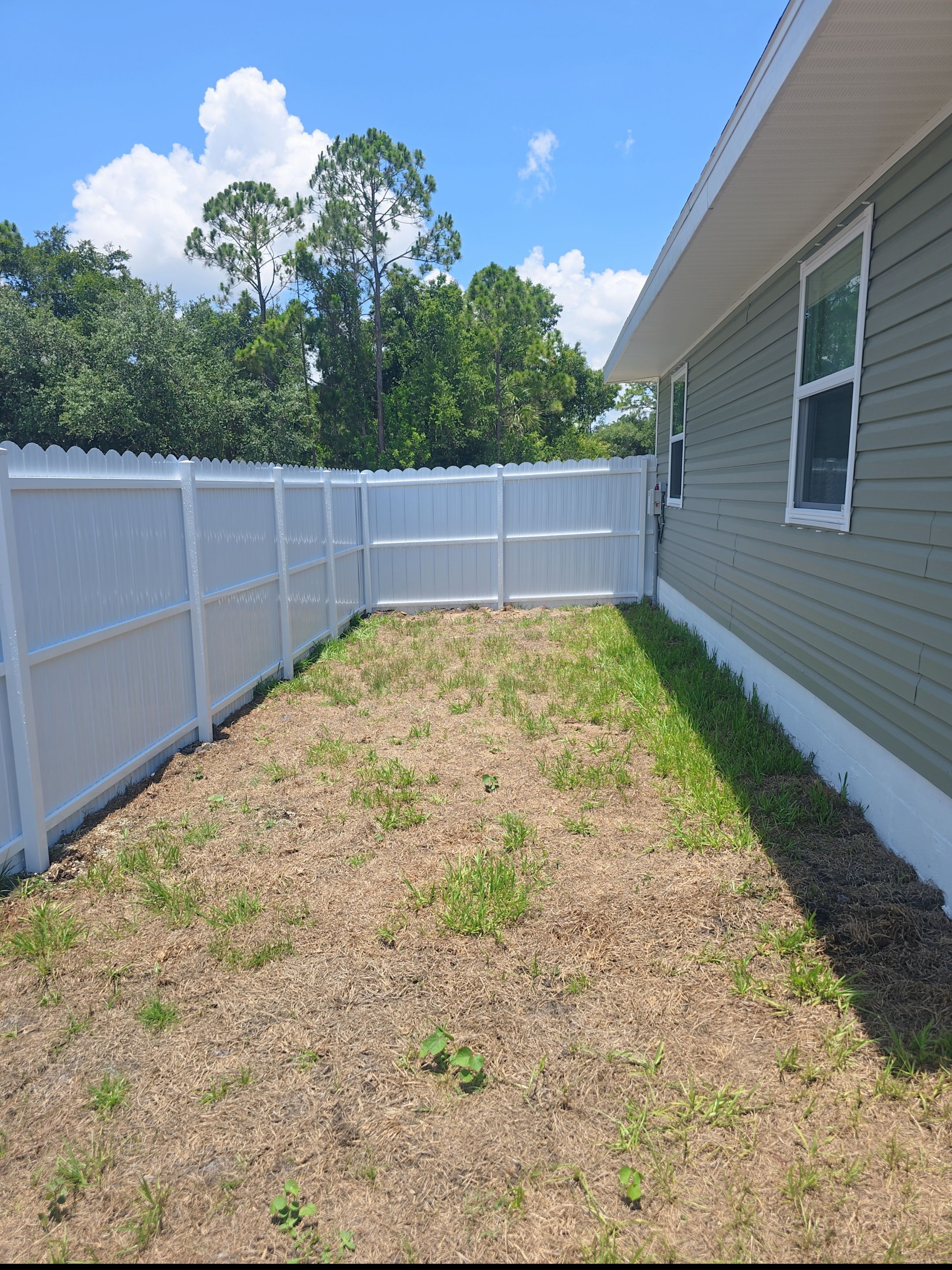 Port Charlotte Residential White Vinyl and Metal Privacy Fence by True Fence LLC