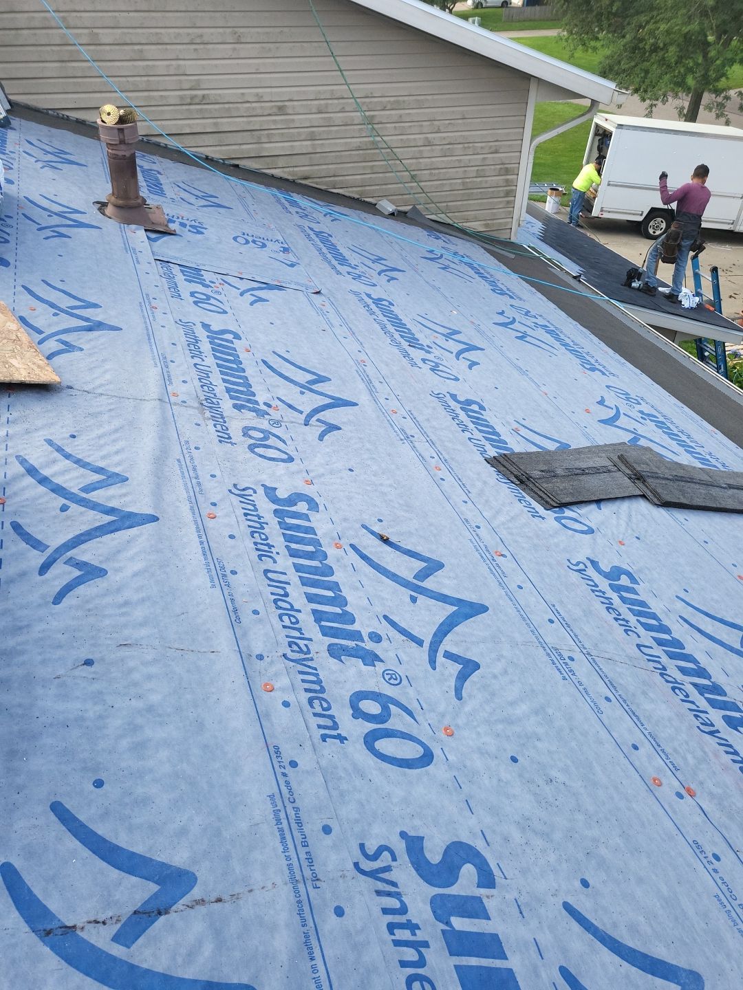 ATLAS PINNACLE COLOR: BLACK SHADOW by Eagle Eye Roofing
