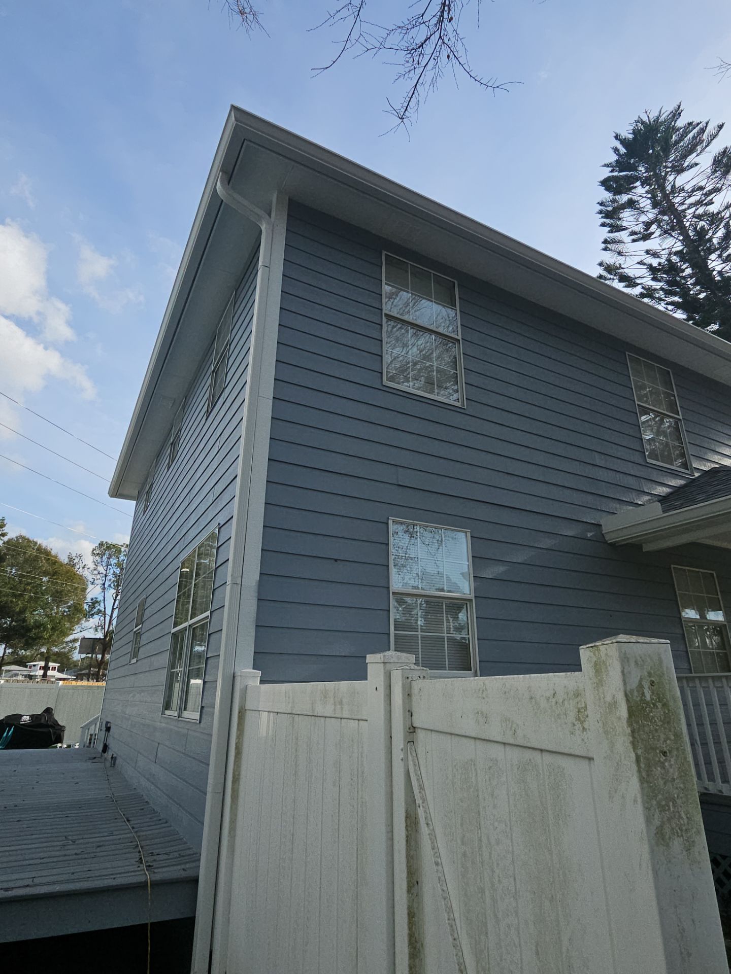 6 Inch Seamless Gutters using White Seamless Gutters in Largo FL by Gutter Professors