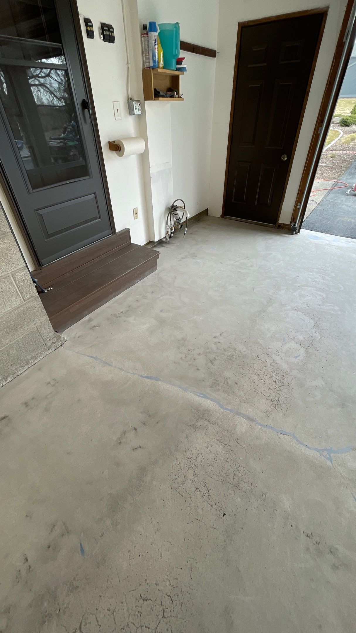 Garage Floor Polyaspartic Coating with Pebble Beach 1/4" Flakes by Croc Coatings, LLC