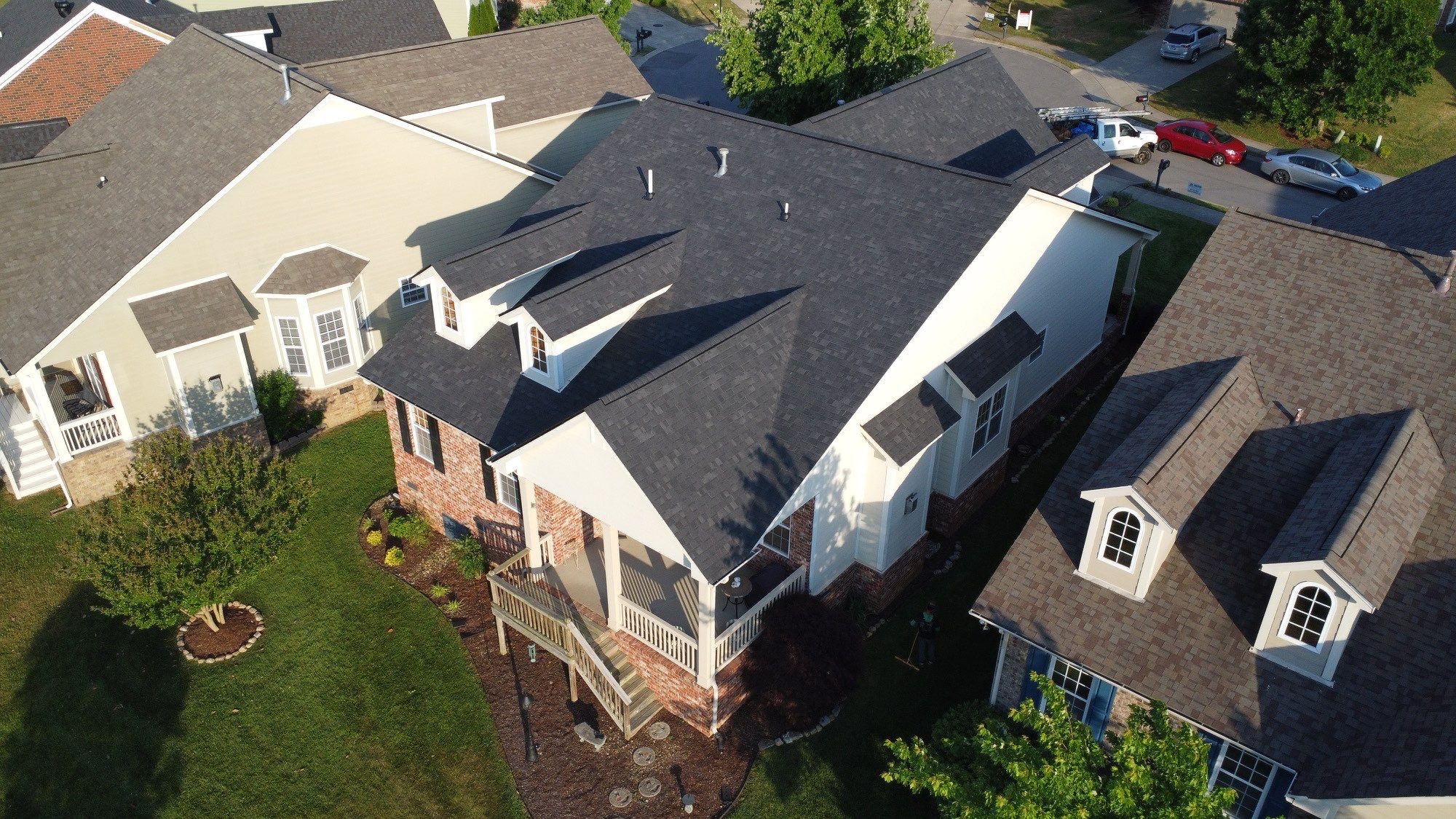 Residential Roofing Installation using Owens Corning Oakridge Roofing System by Undersun Roofing 