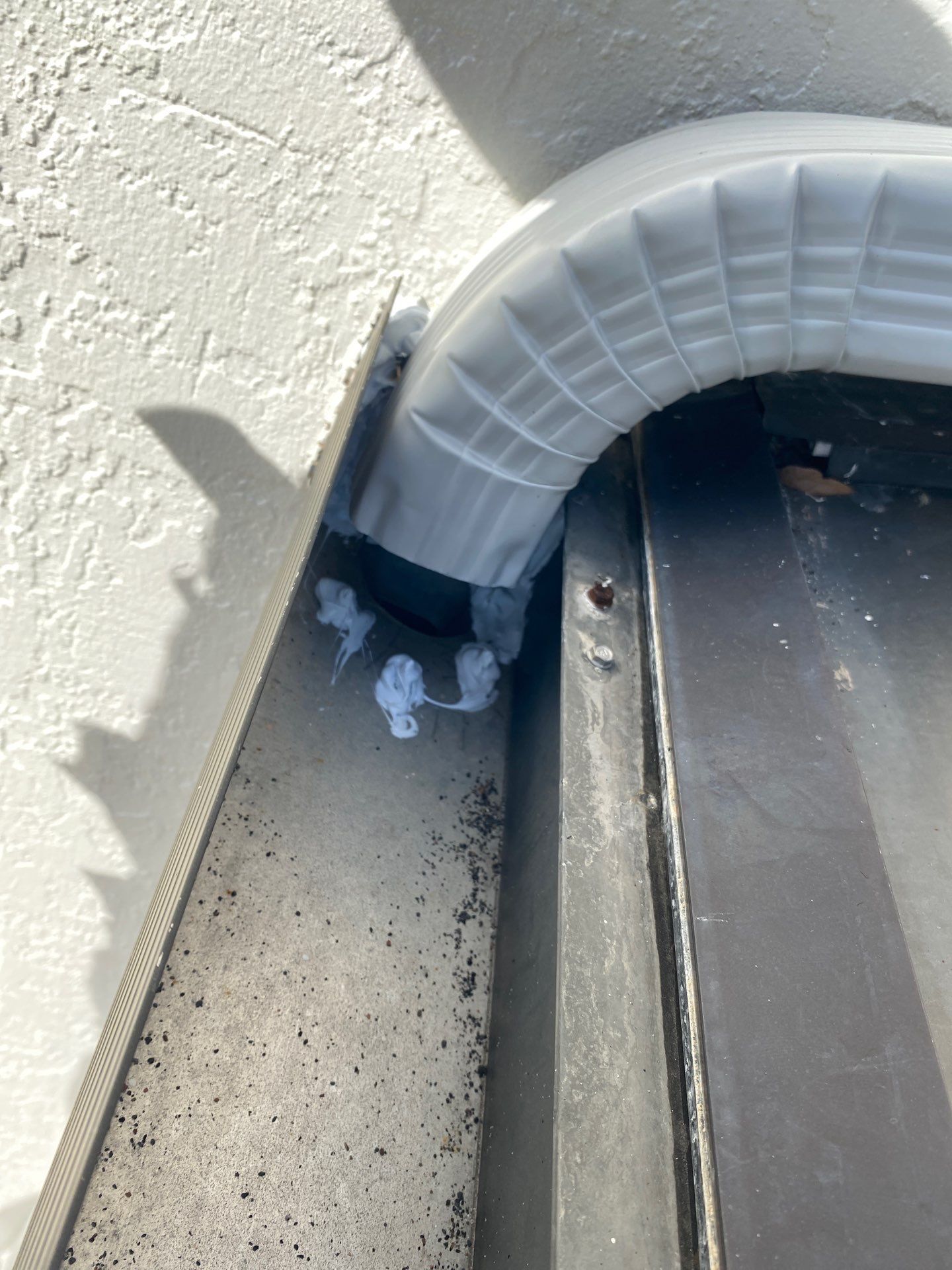 Gutter cleaning all buildings are the same for 6 units in Fort Myers FL by Gutter Professors
