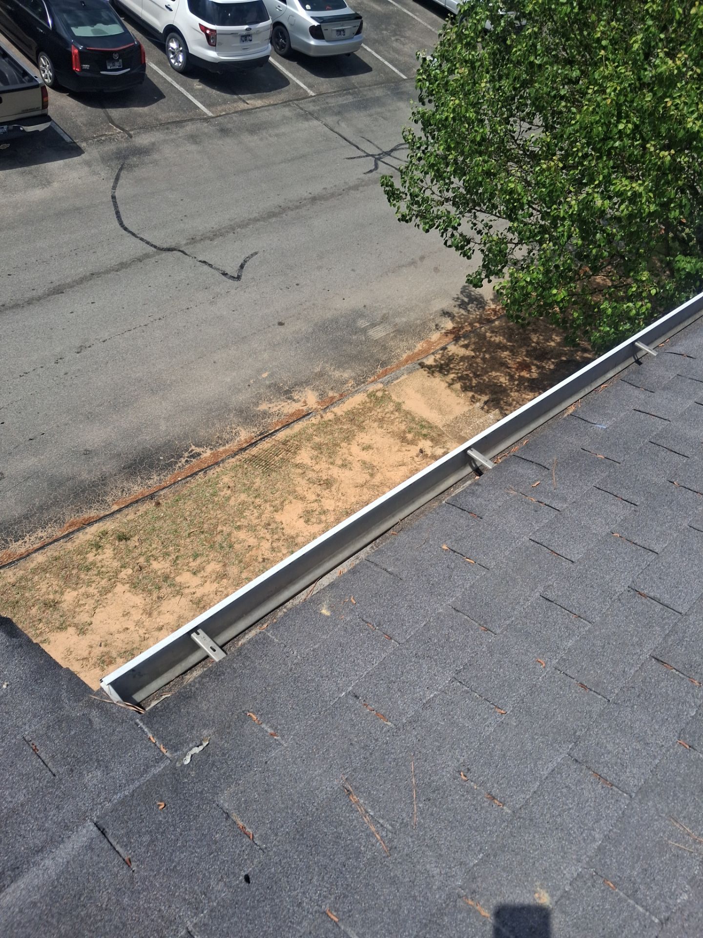HOA gutter cleaning after photo.