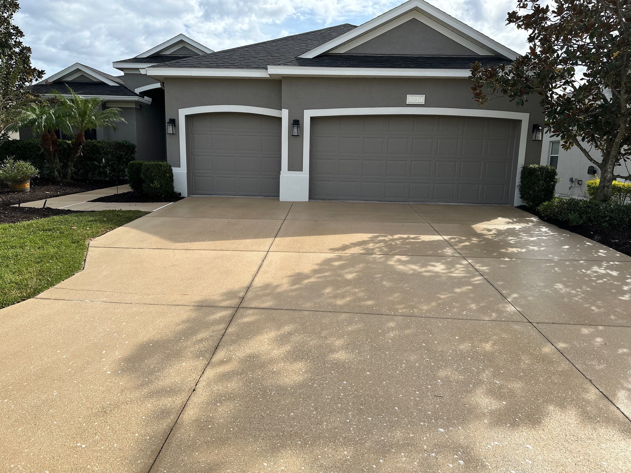 House Wash, Lanai Cleaning, and Driveway Cleaning by Sunshine AquaWash