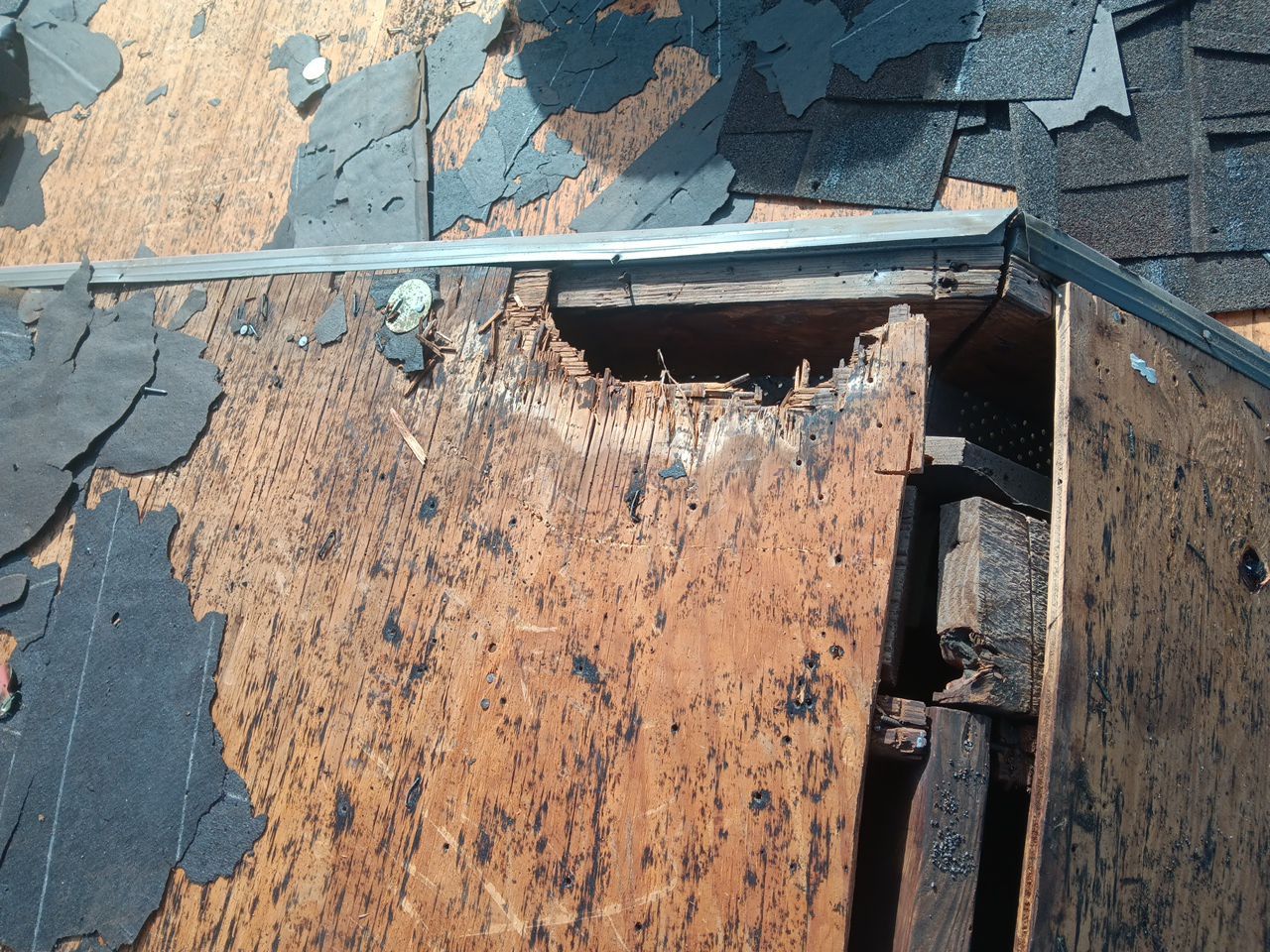 Residential Roofing Installation using Owen's Corning Duration (Lifetime) Shingles by Roof Repair Company