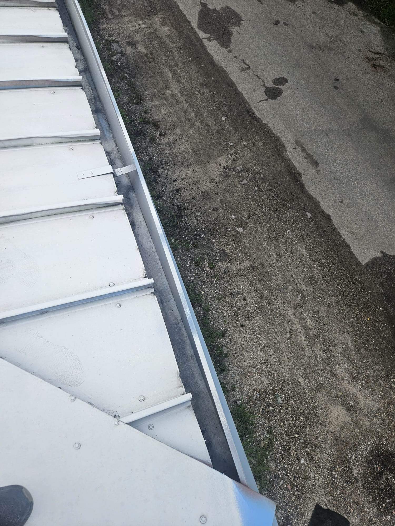 Clean Gutters and Seal Seams in Lakeland FL by Gutter Professors