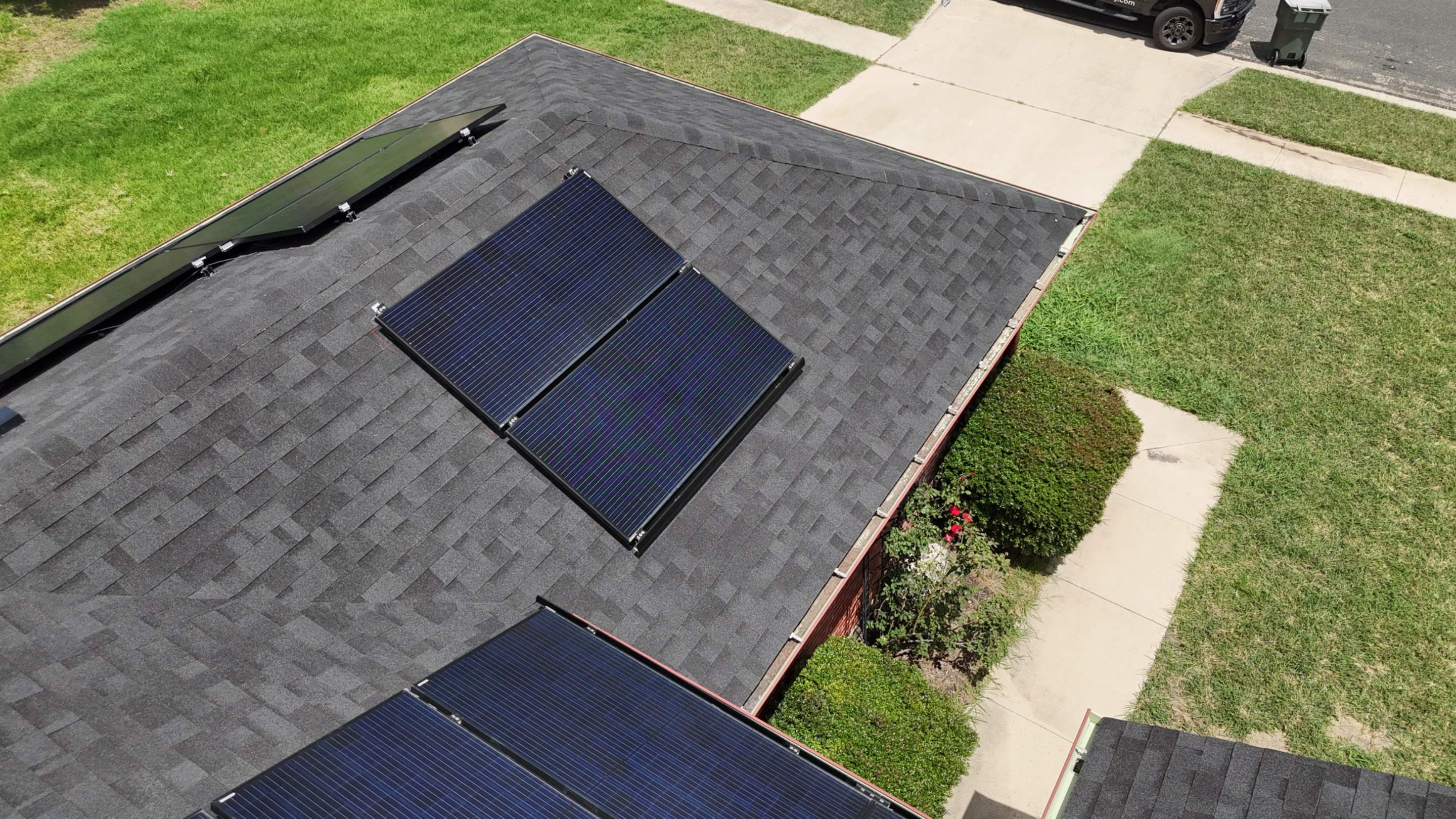 Brilliant Black - Malarkey Vista by RoofsOnly.com