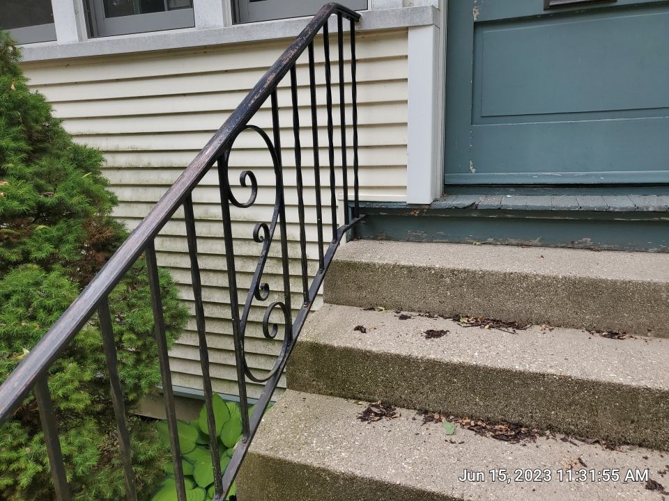 Housewashing  using Algaecide, soft wash soap by Northern Power Washing LLC.
