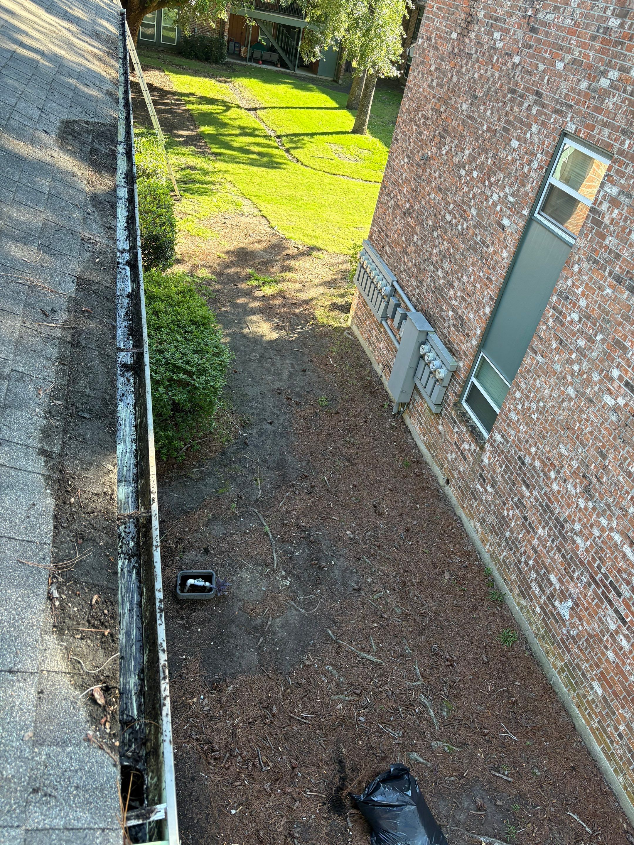 Commercial gutter cleaning Baton Rouge after photo with clean gutters