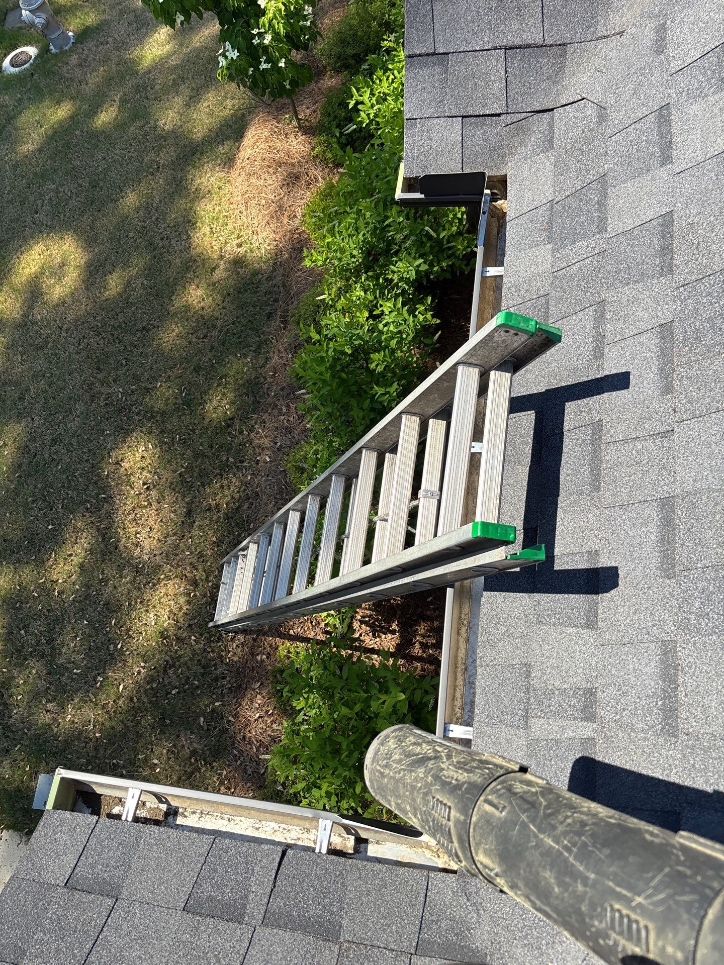 Commercial gutter cleaning Duluth & Gwinnett, GA after photo with clean gutters