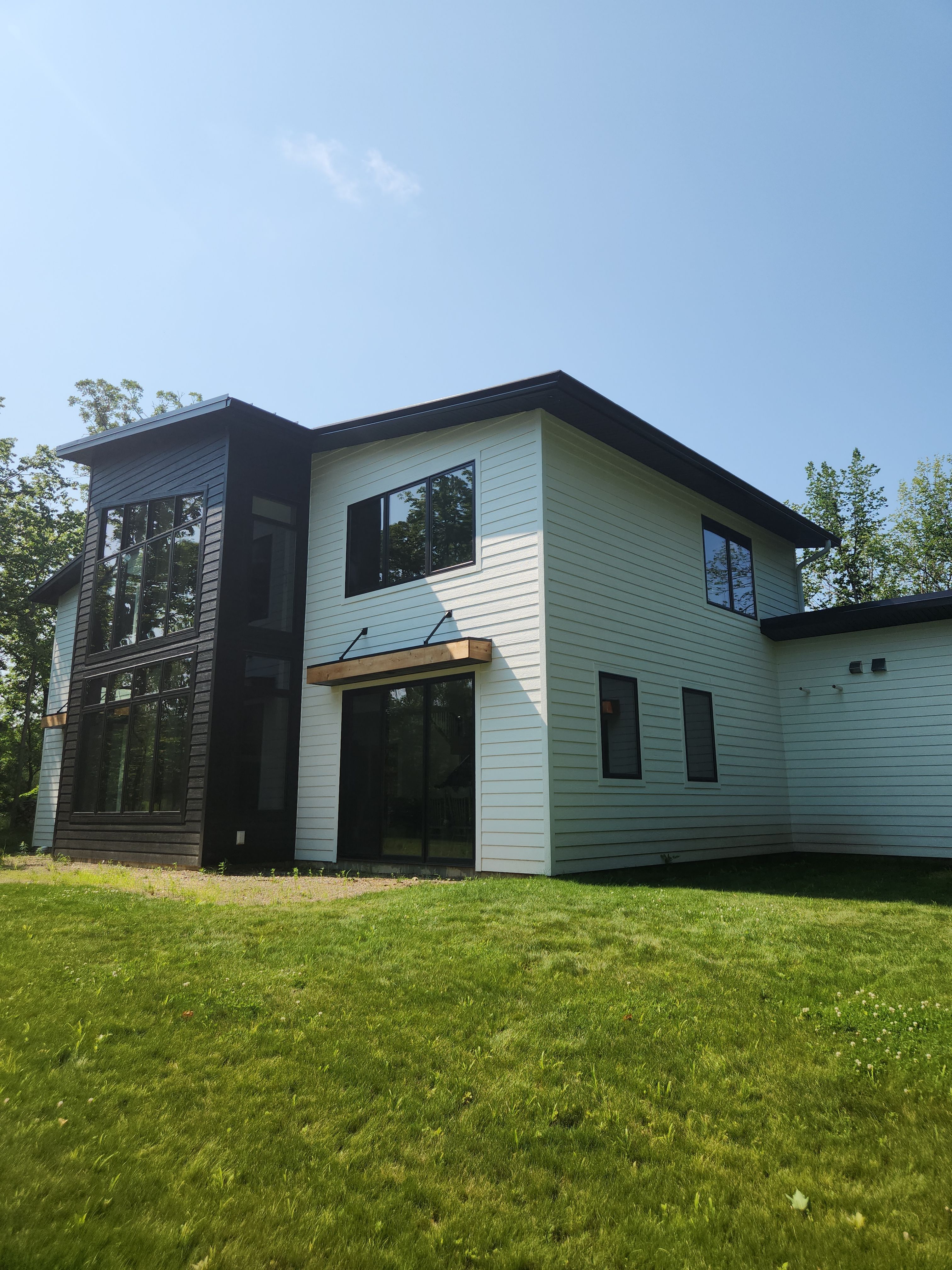 6" K StyleGutters with Black Screen – South Haven, MN by Next Level Seamless Gutters / Exteriors Inc.