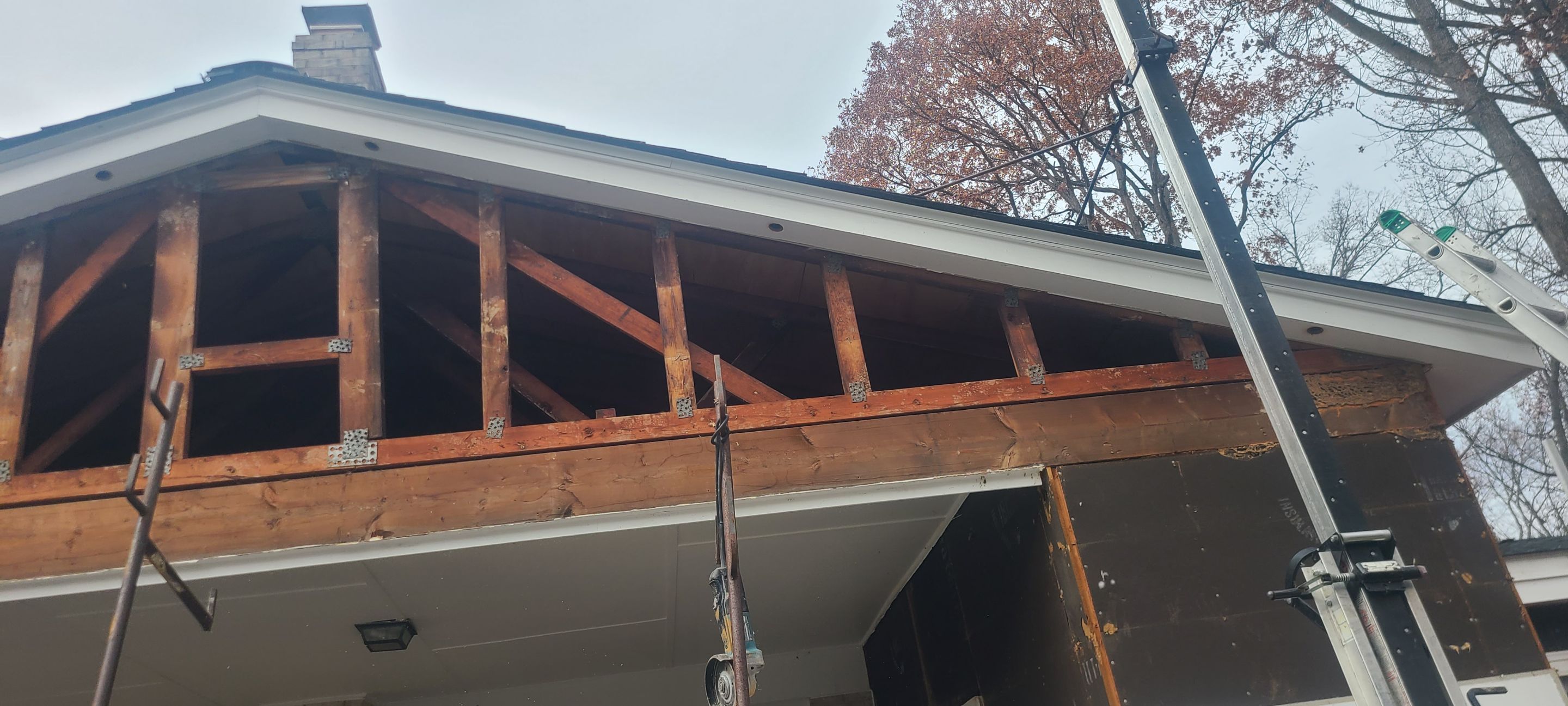 Springfield CertainTeed Charcoal Black Roof & CertainTeed Colonial White Siding by RM Banning, Inc.