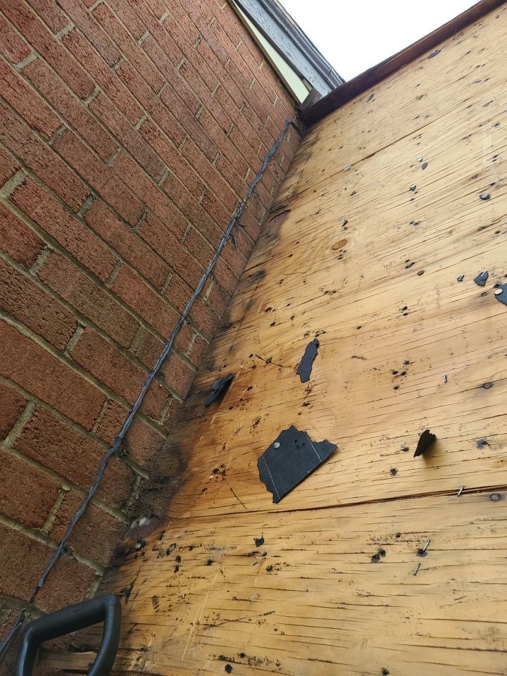 Alexandria - Certainteed Landmark Weathered Wood Shingles by RM Banning, Inc.