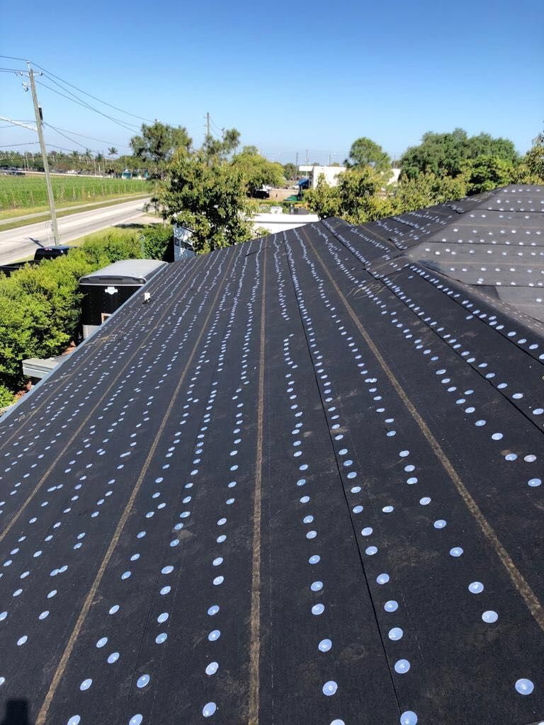 Metal Roof - Galvalume - Charcoal by Istueta Roofing