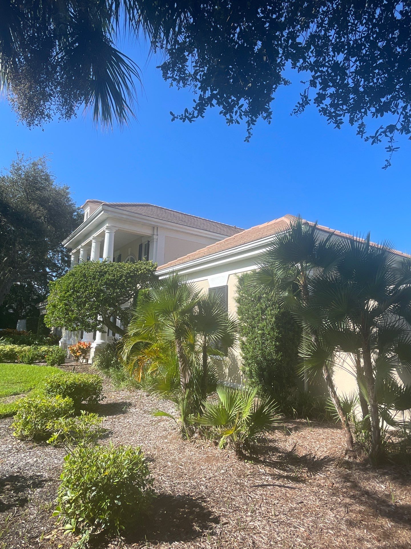 7-Inch Seamless Gutters for Large Roofs in Osprey FL by Gutter Professors