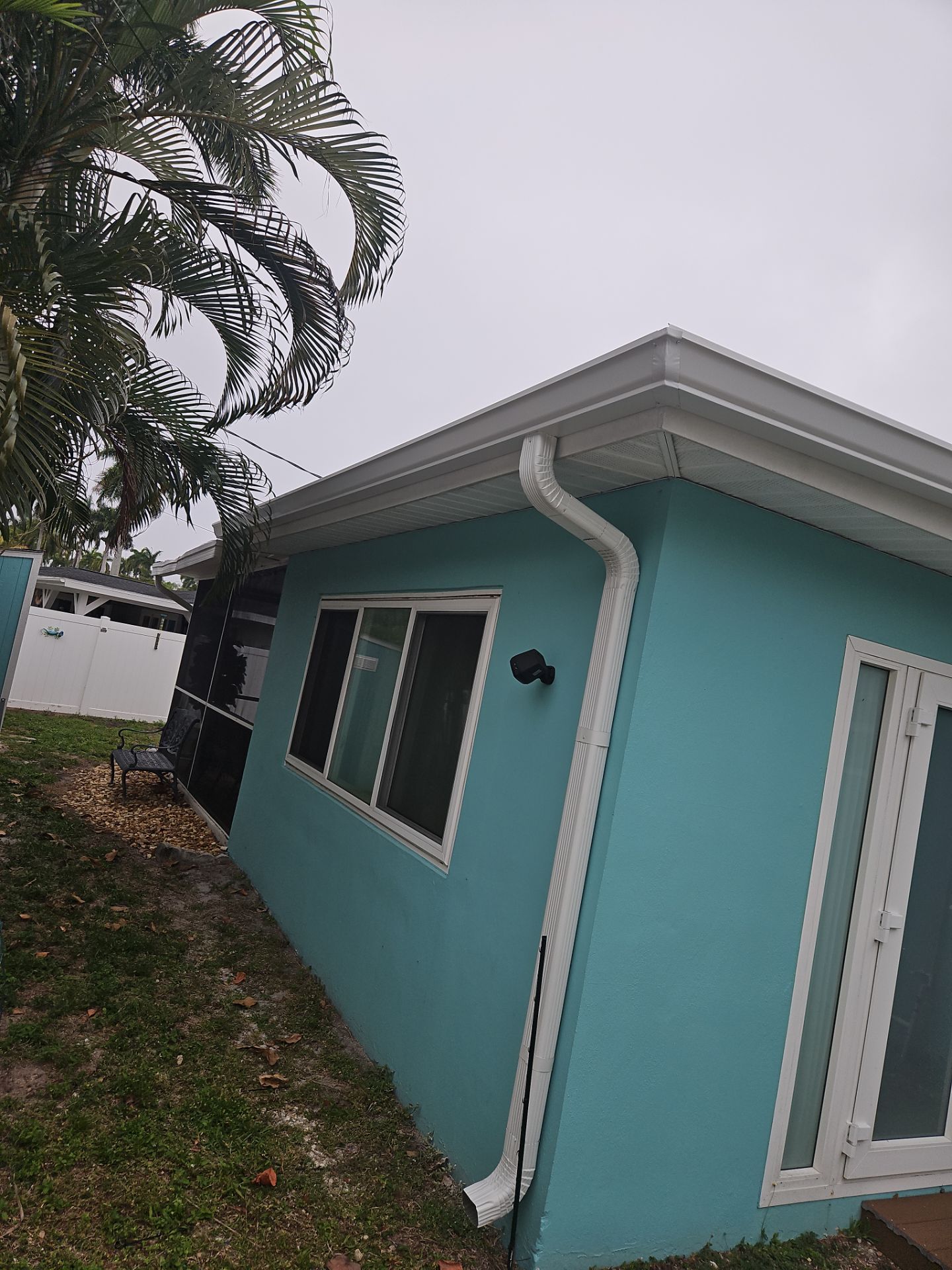 White K Style Seamless Gutters using 6 Inch Seamless Gutters with Downspouts in Fort Myers FL by Gutter Professors