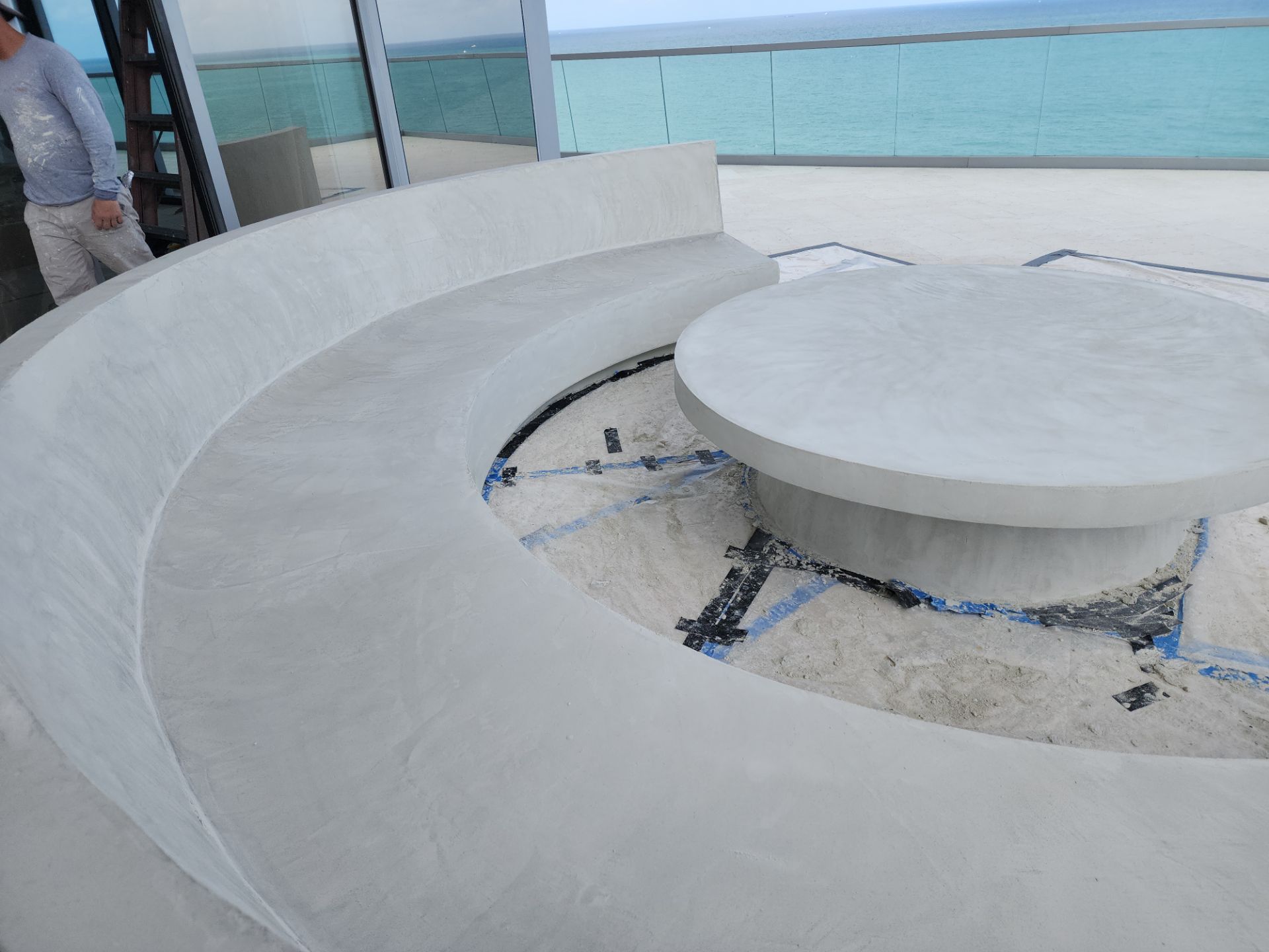 Microtopping over Furniture by Seamless Surfaces