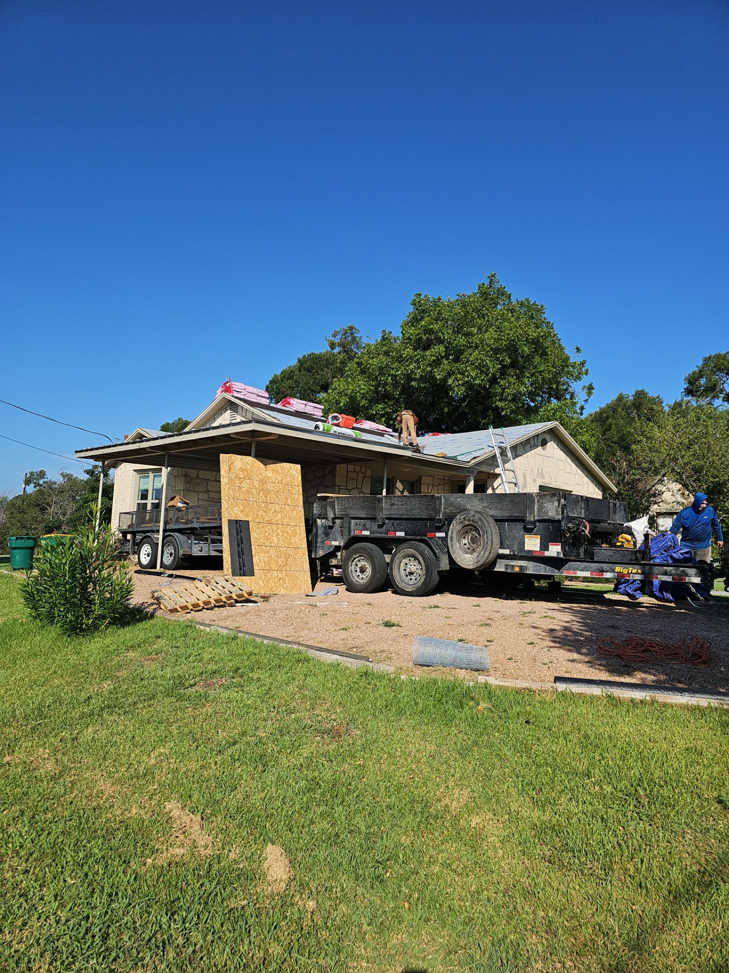 Residential Roofing Installation using Owens Corning Oakridge Onyx Black by DeZign Roofing & Exteriors