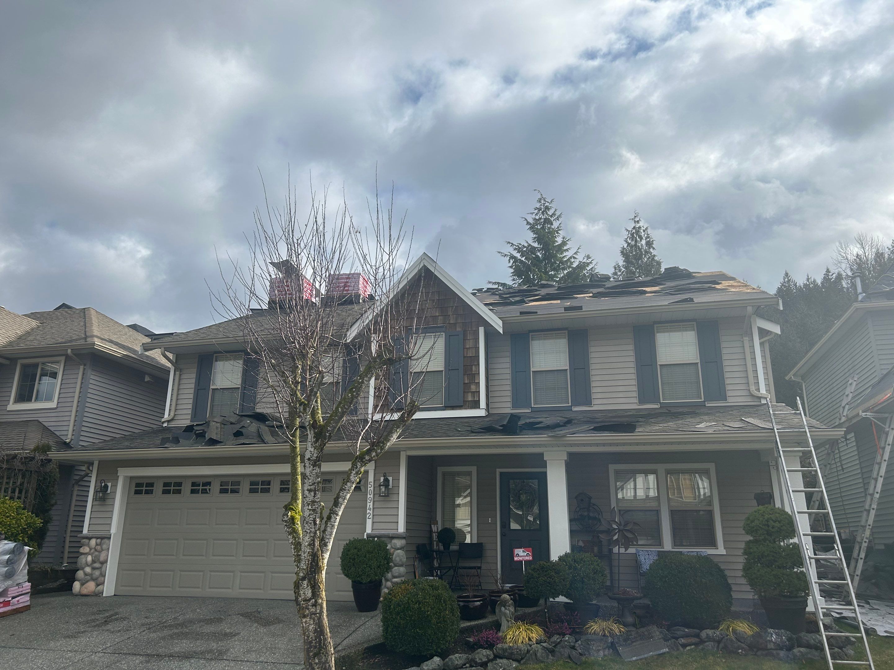 Residential Roofing Installation using OC Oakridge shingles by Top Notch Roofing Inc