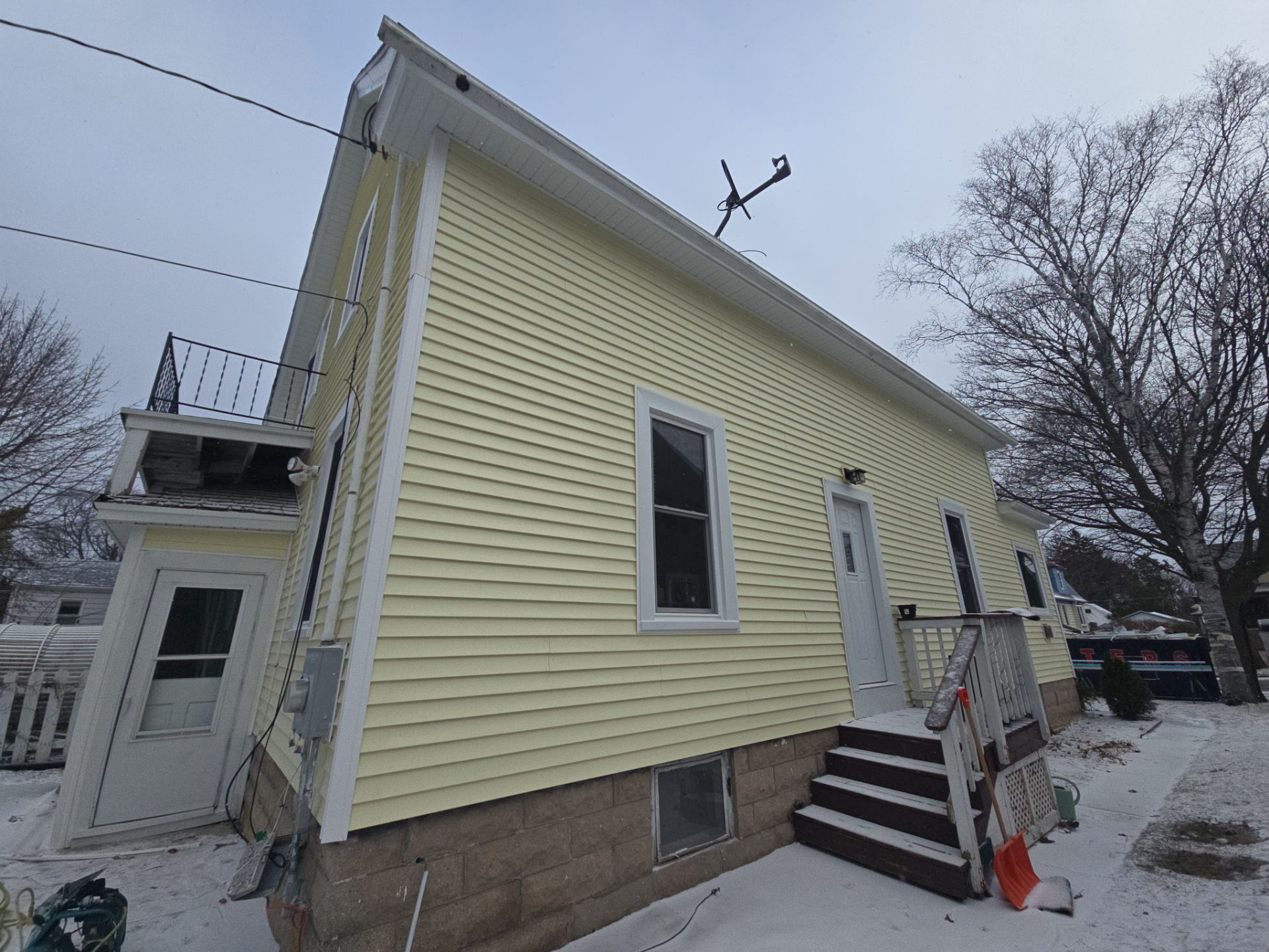 Sunshine siding install !  by Gellings Roofing & Siding