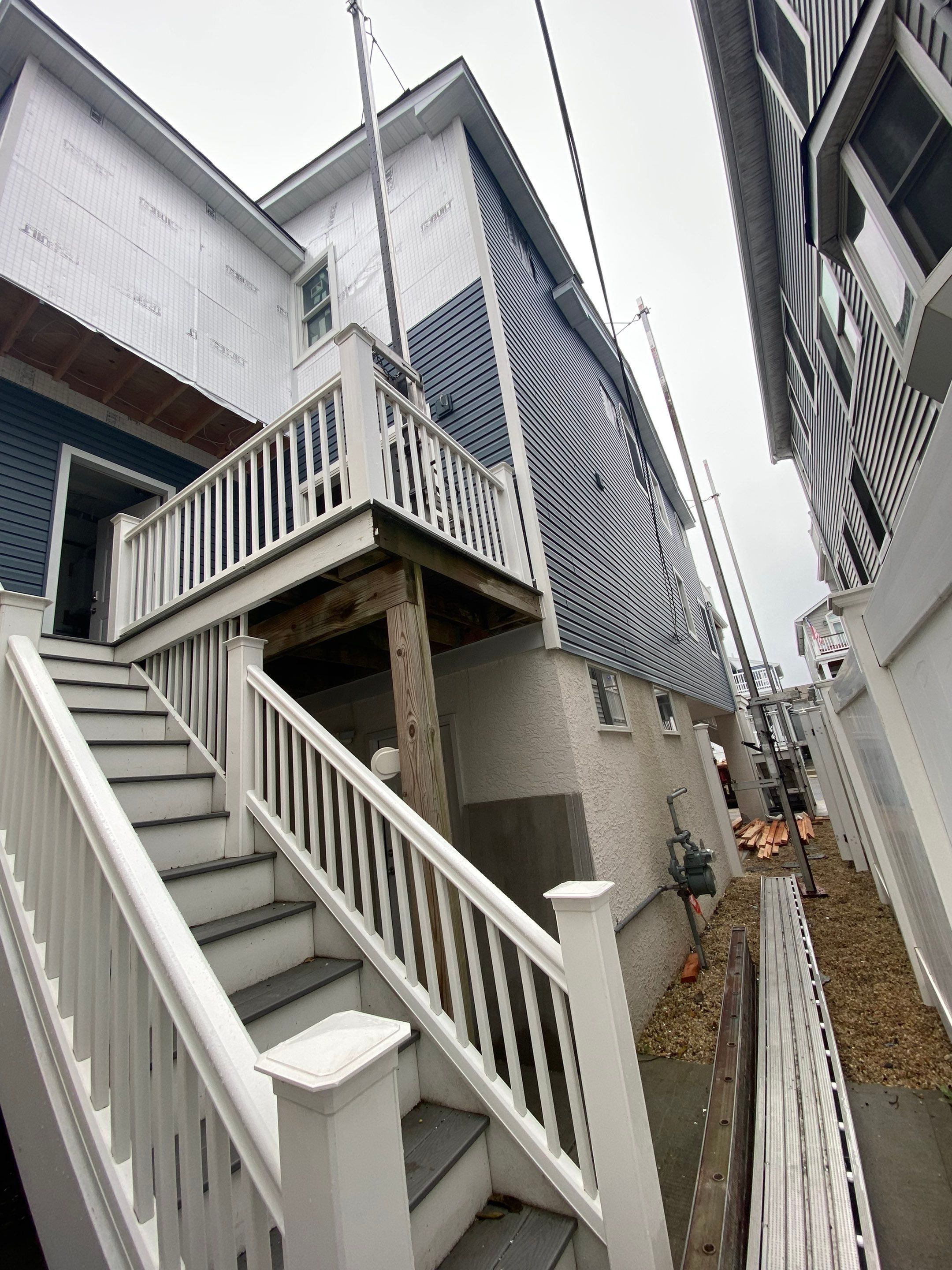House lift in the westend of Long Beach. by Above All Gutters