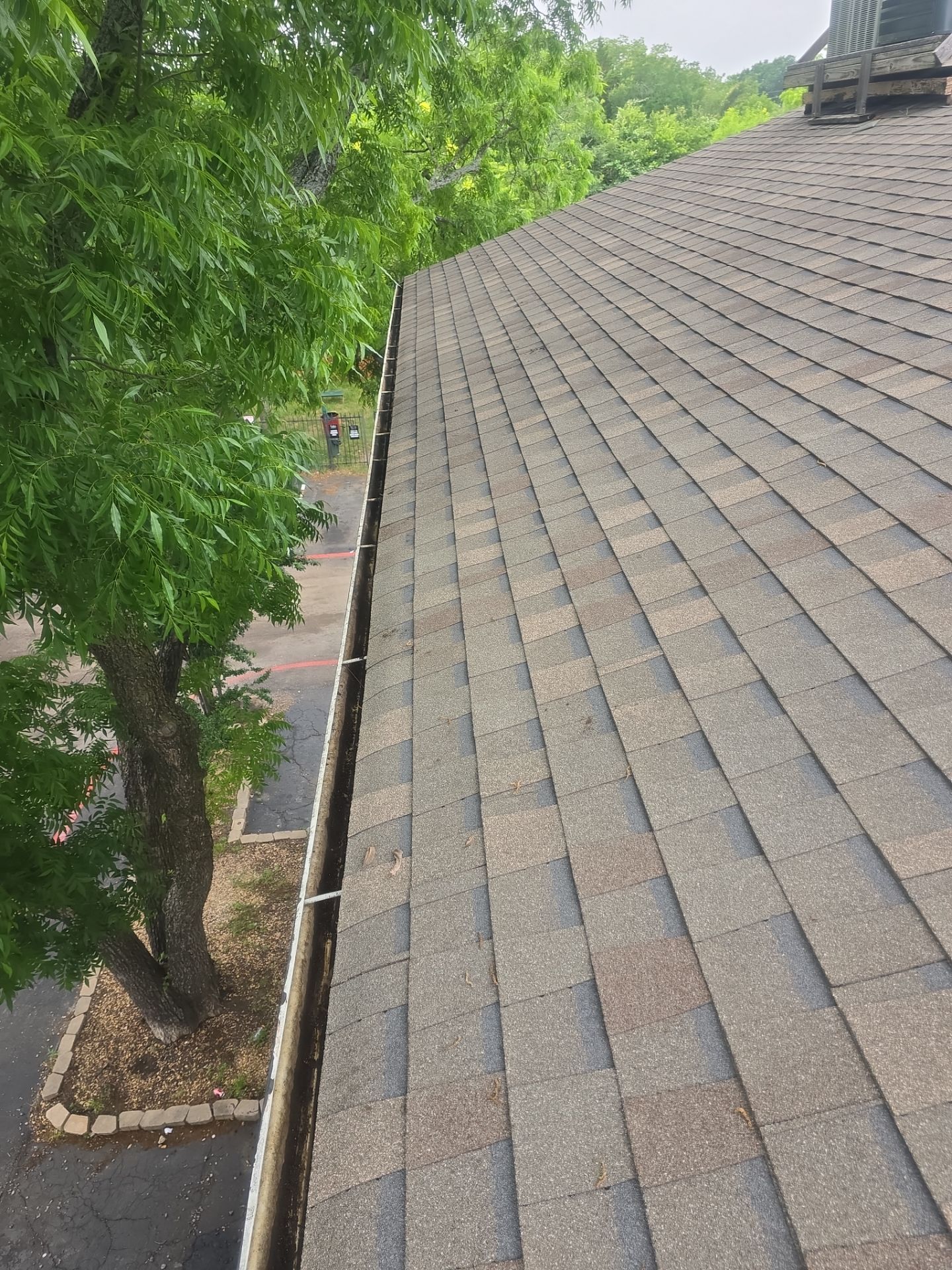 Commercial gutter cleaning Dallas & Fort Worth after photo with clean gutters
