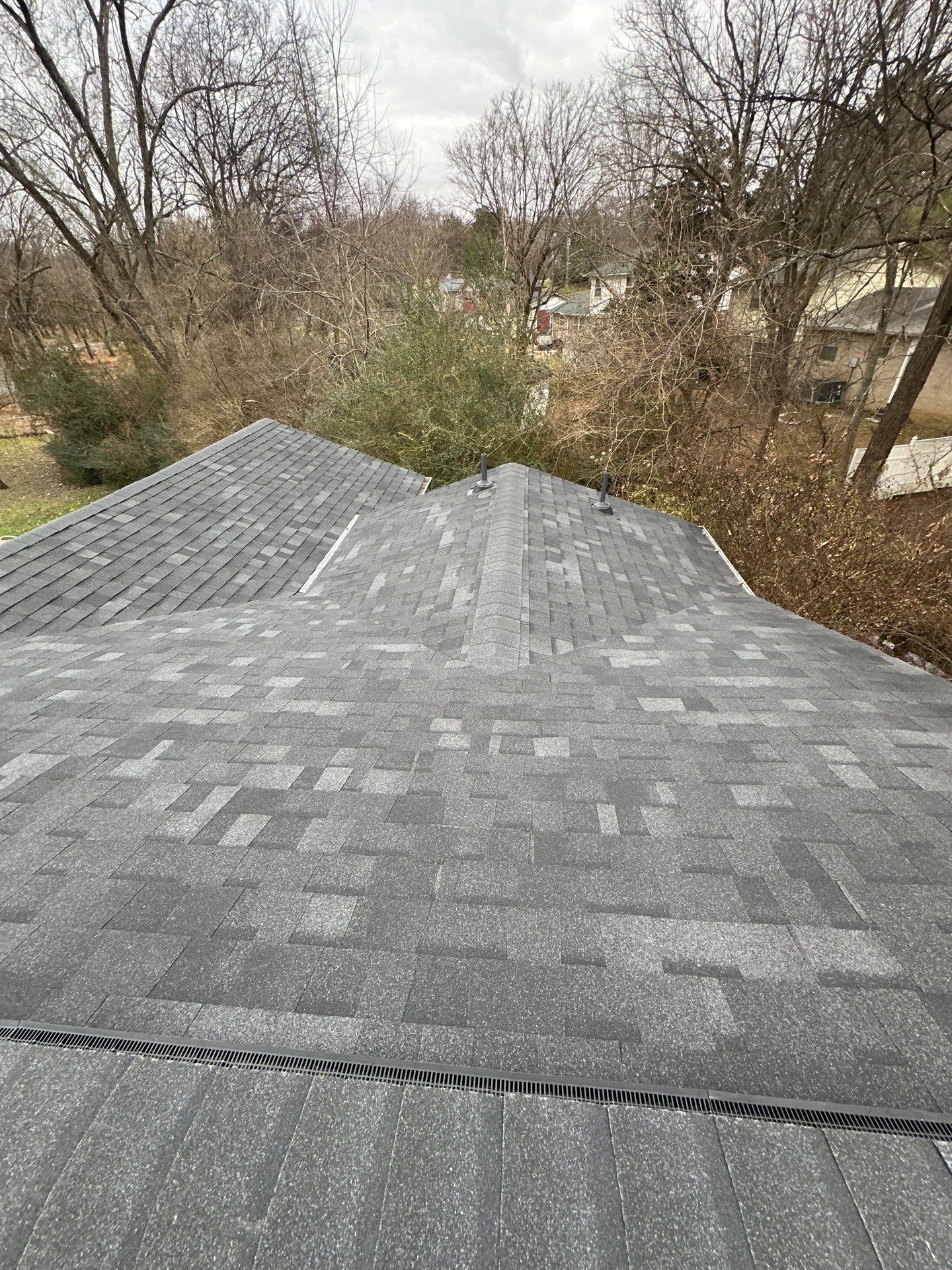 Owens Corning Oakridge Shingles - Onyx Black by Undersun Roofing 
