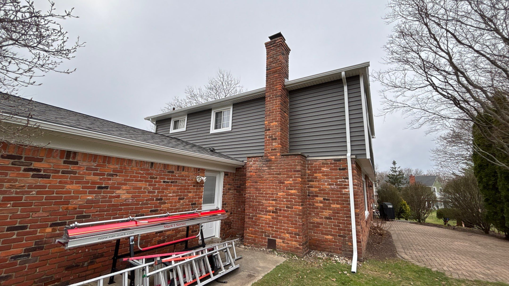 Siding Replacement using Alside Charcoal Smoke and Roof Replacement using Owens Corning Peppercorn by 180 Contractors