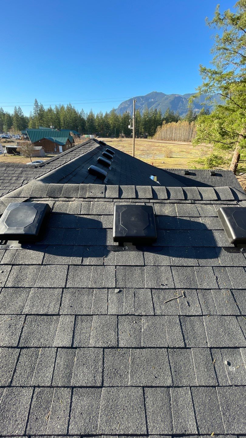 Residential Roofing Installation using OC Oakridge shingles by Top Notch Roofing Inc