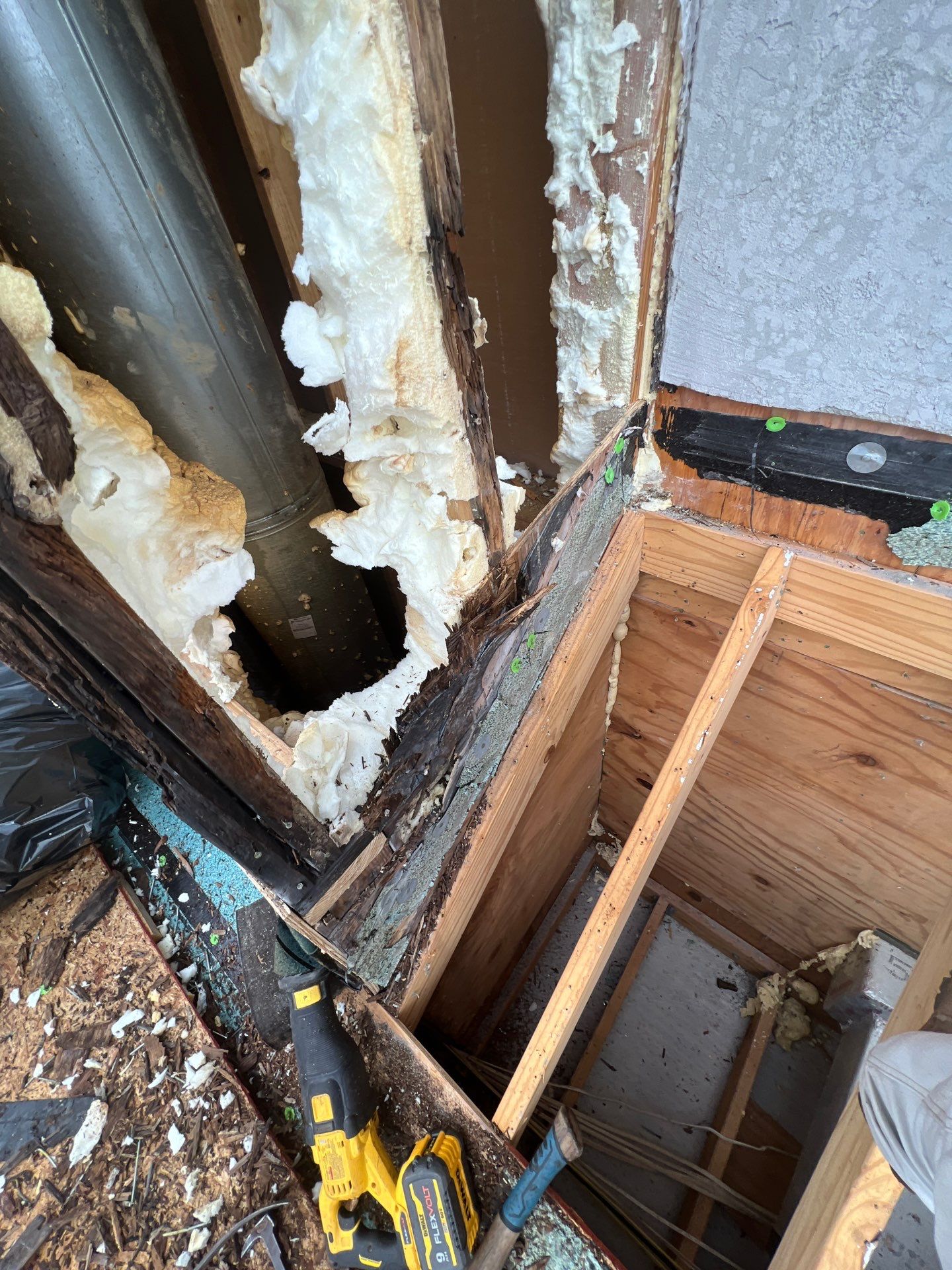 Long Horn Retreat by Bayfront Roofing and Construction