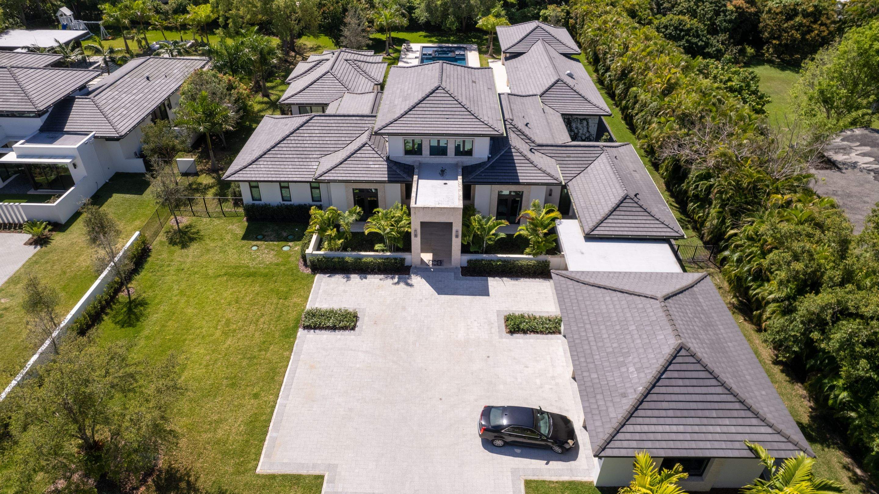Crown Windsor Slate - Charcoal Black Color by Istueta Roofing