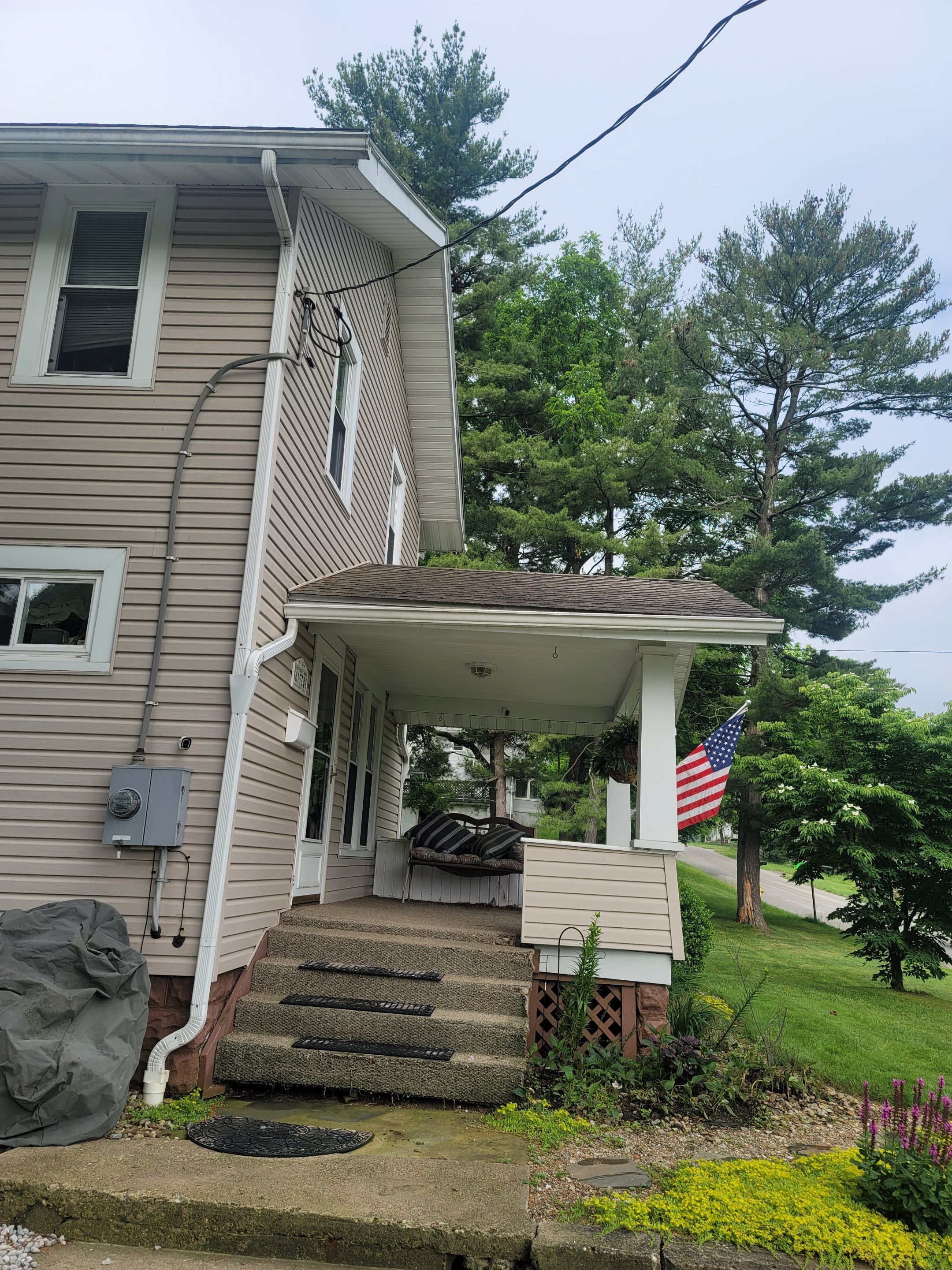 Brand: Atlas Pinnacle Color: Pristine Scotchgarde Copper Canyon Drip: White by Eagle Eye Roofing