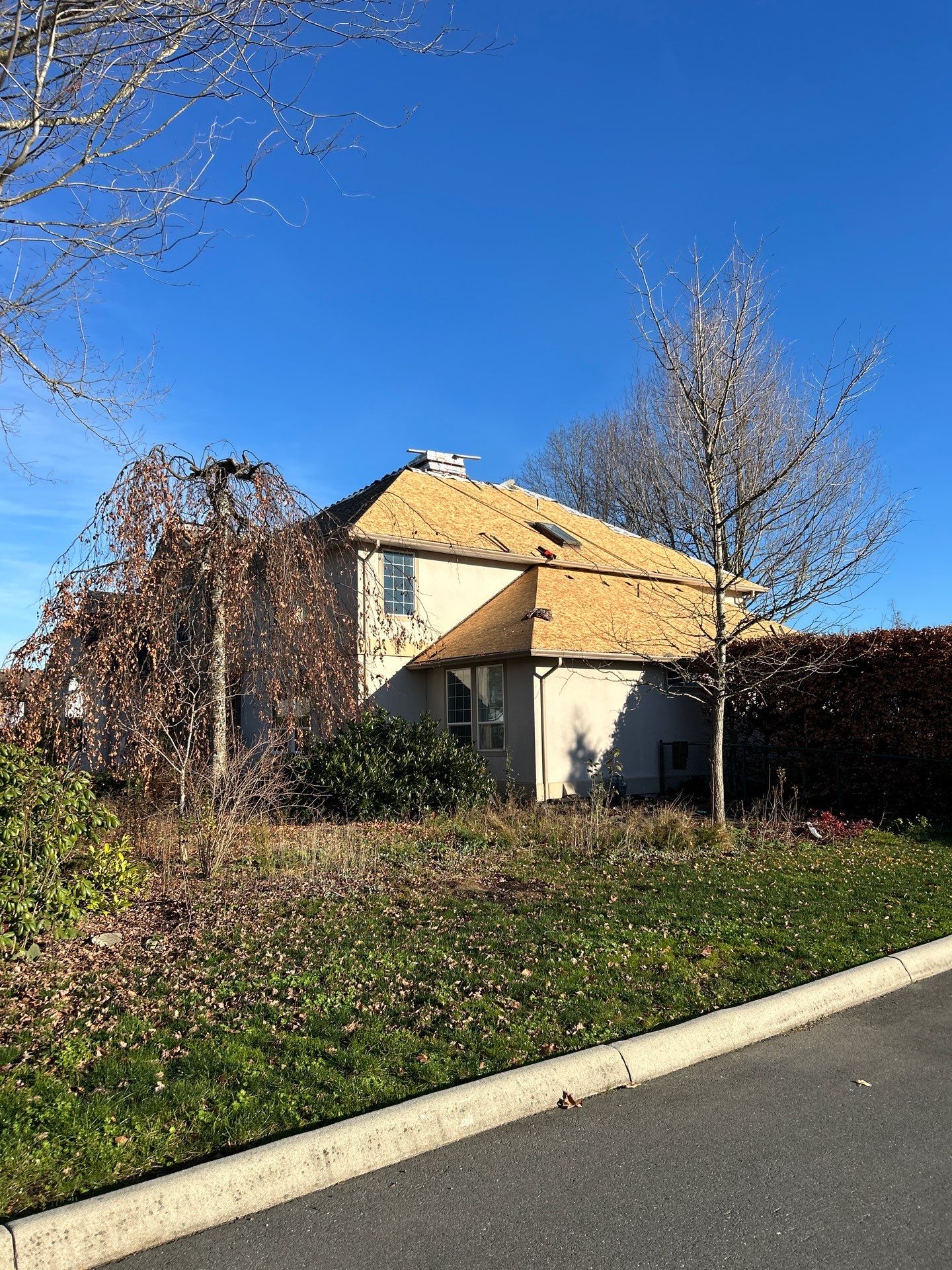 Residential Re-Roof using GAF timberline HDZ Charcoal by Top Notch Roofing Inc