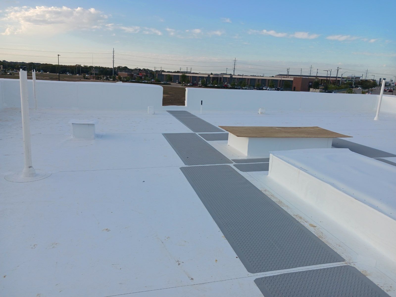 Commercial Roofing Installation using GAF Everguard TPO - Veterinary Emergency Group by Roof Experts